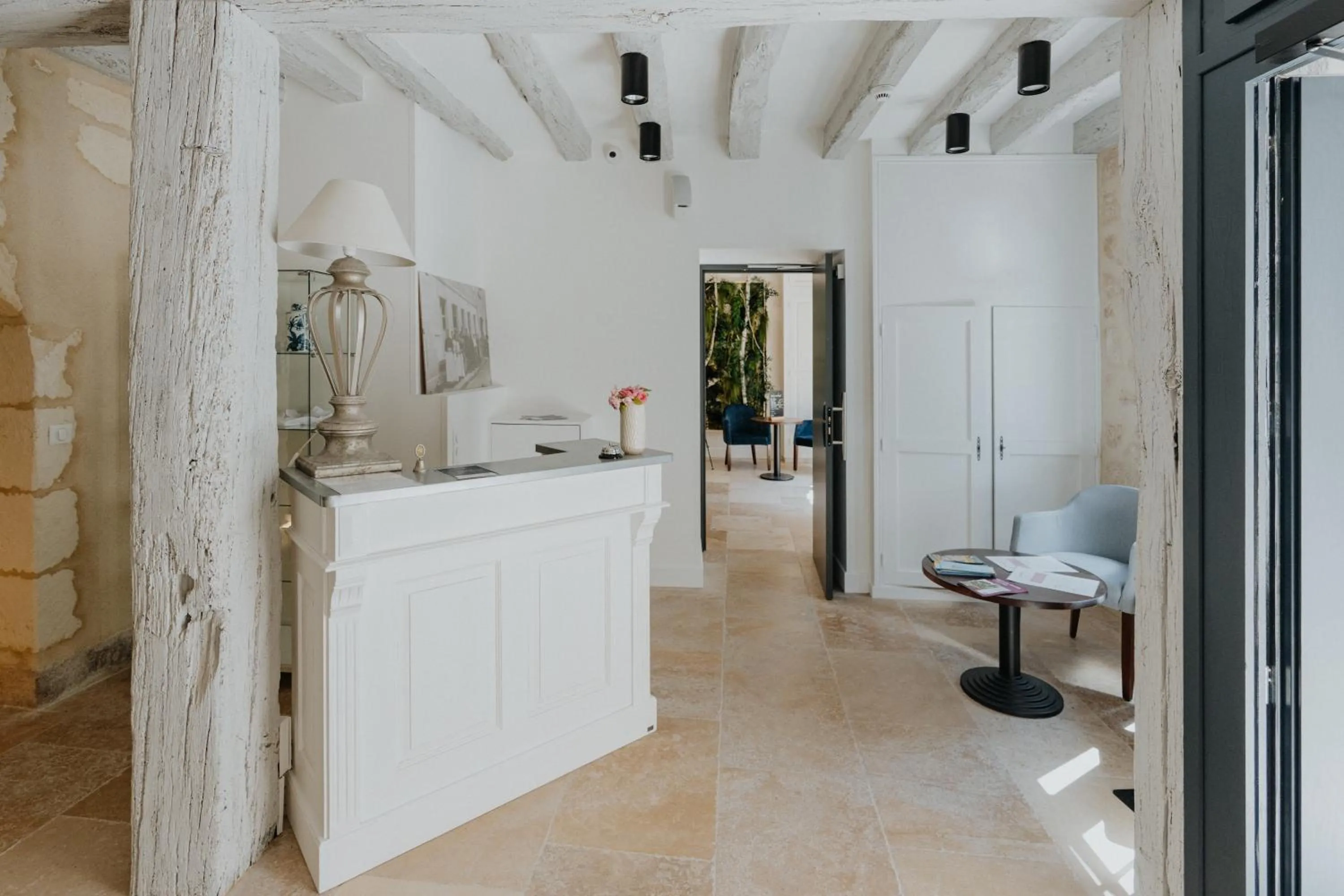 Lobby or reception in The Originals Boutique, Hôtel Le George , Loches