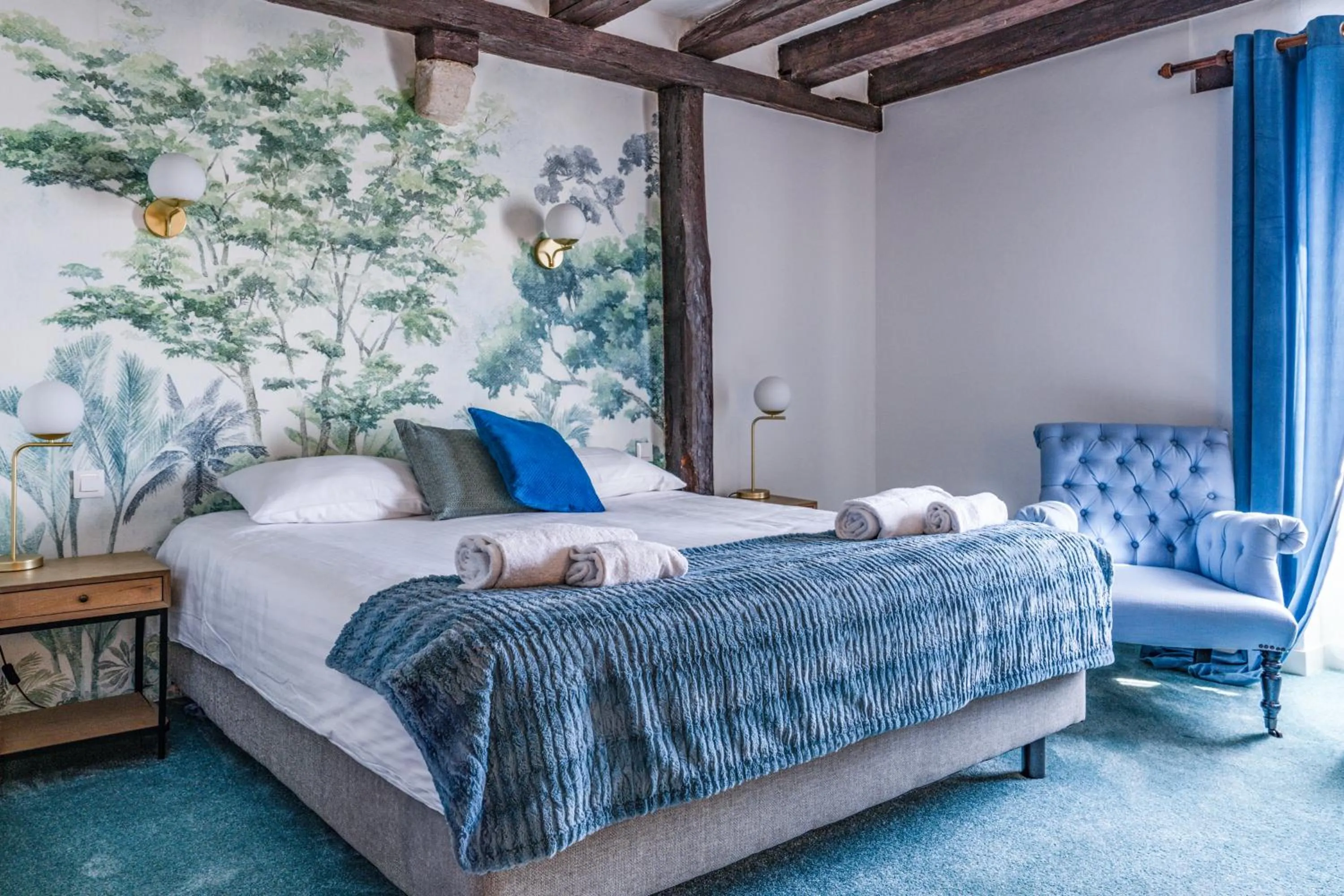 Bedroom, Bed in The Originals Boutique, Hôtel Le George , Loches