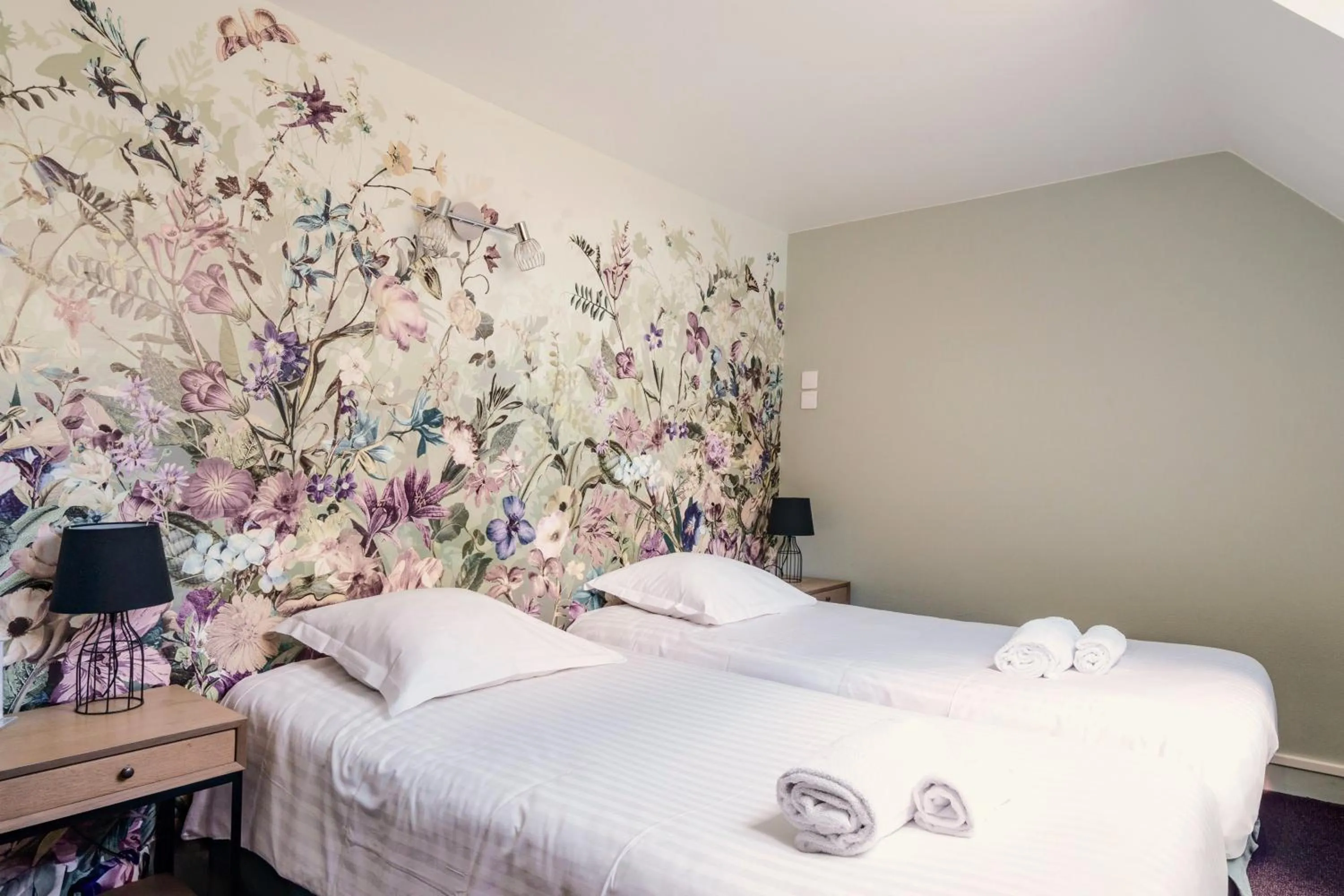 Bedroom, Bed in The Originals Boutique, Hôtel Le George , Loches