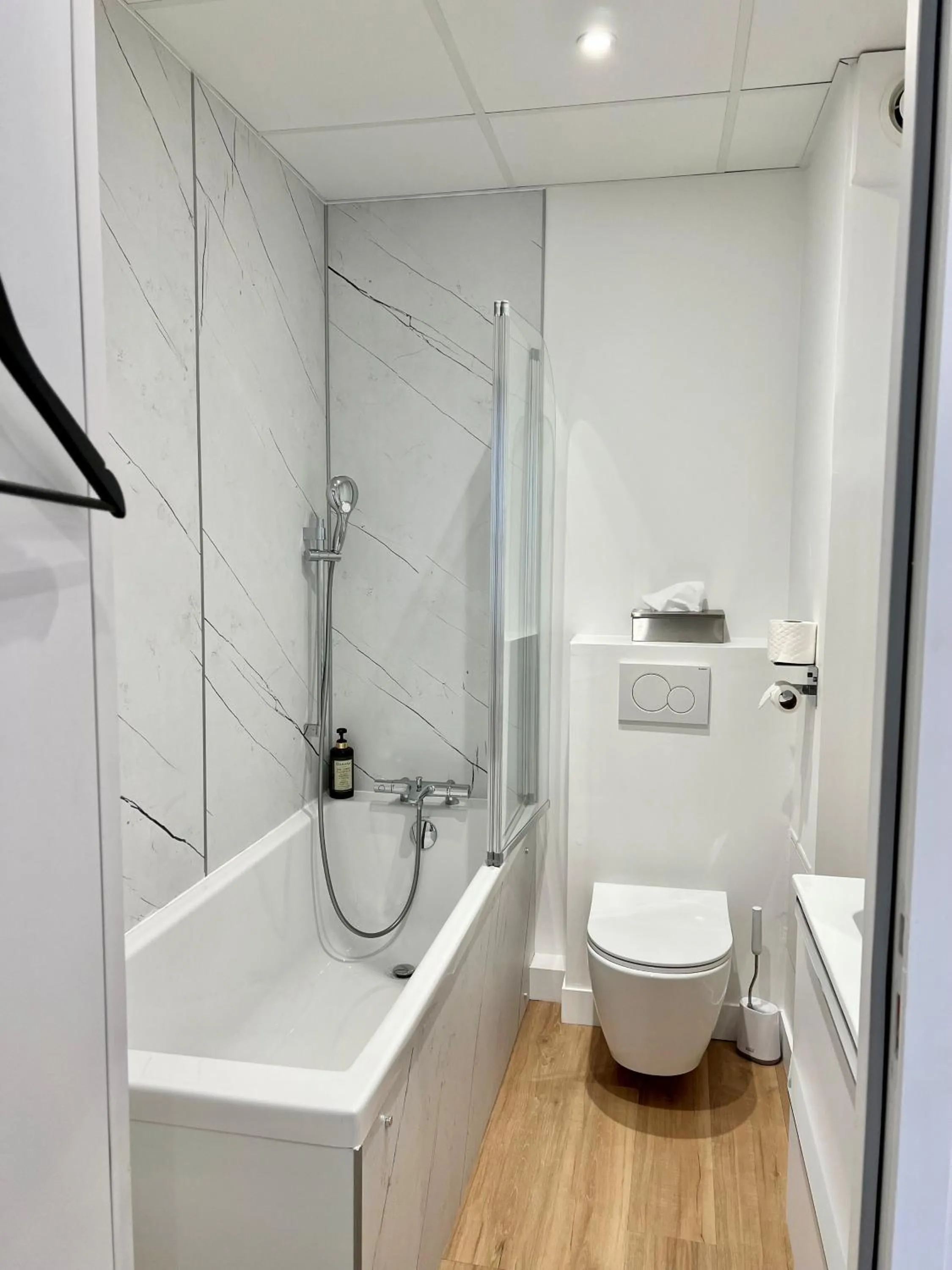 Bathroom in The Originals Boutique, Hôtel Le George , Loches