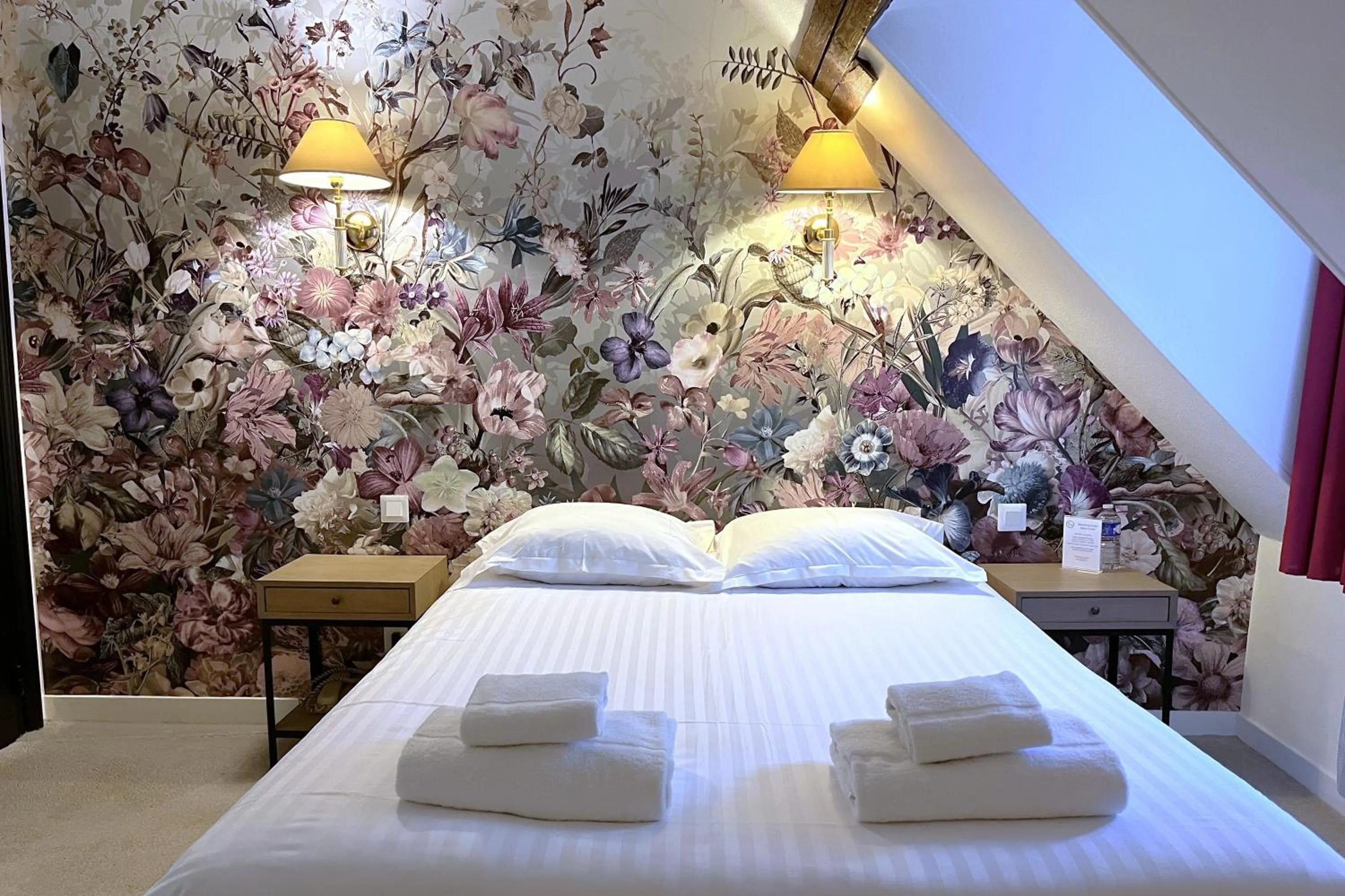 Bed in The Originals Boutique, Hôtel Le George , Loches