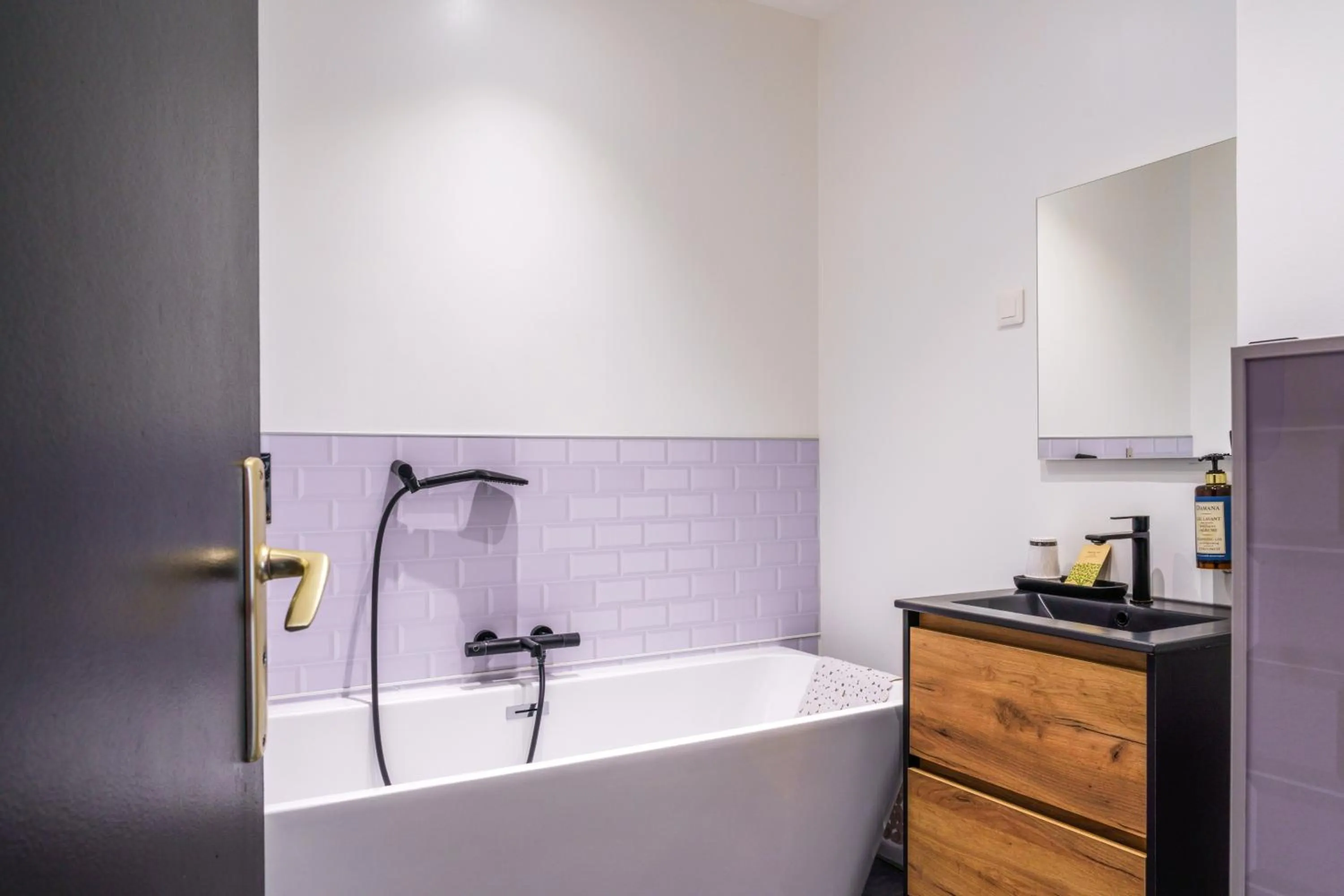 Bathroom in The Originals Boutique, Hôtel Le George , Loches