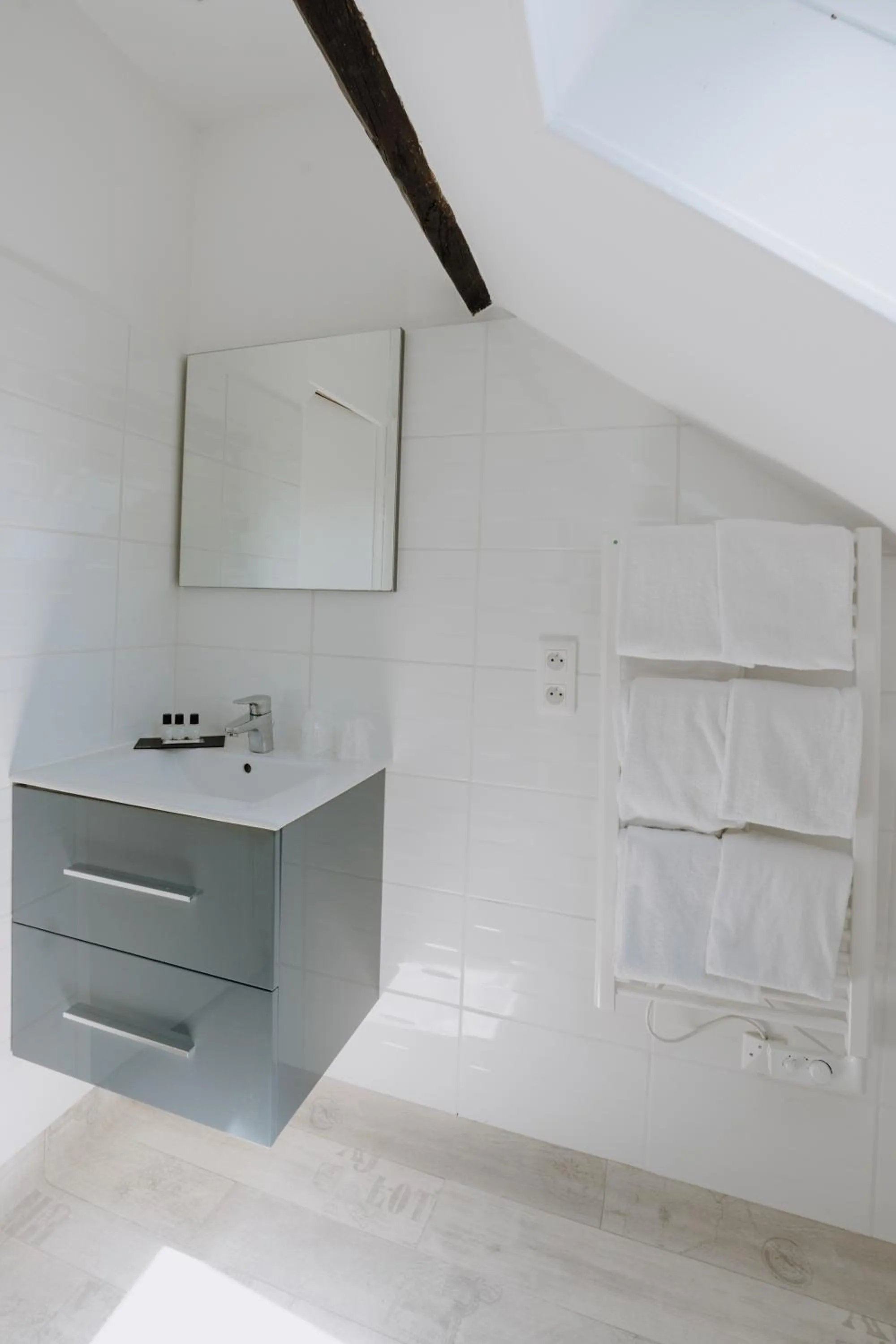 Bathroom in The Originals Boutique, Hôtel Le George , Loches