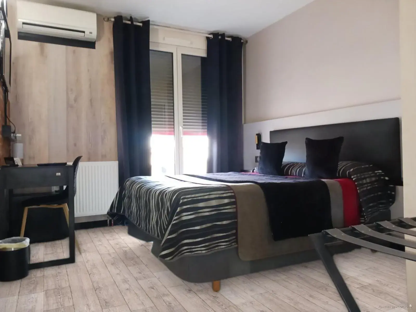 Standard Double Room in Le Médicis Standard Double Room in Le Médicis