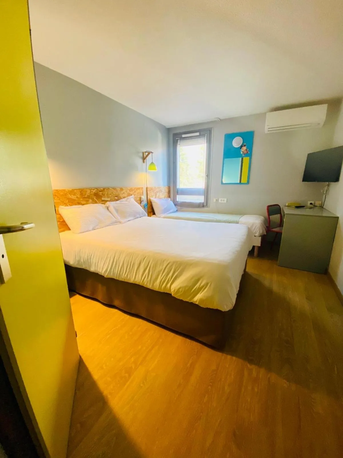 Bed in NESTOR HOTEL GAP et Restaurant