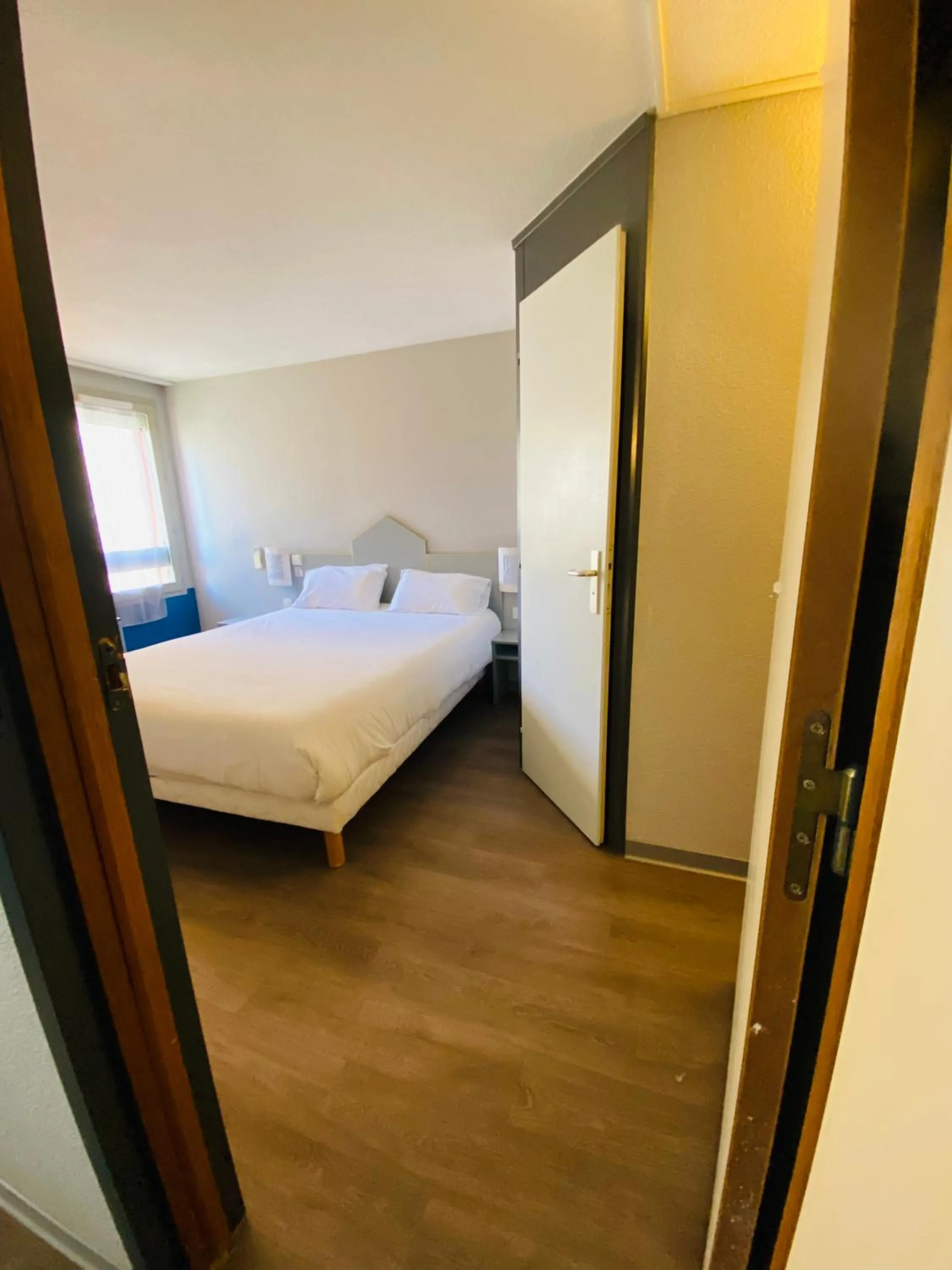 Bed in NESTOR HOTEL GAP et Restaurant