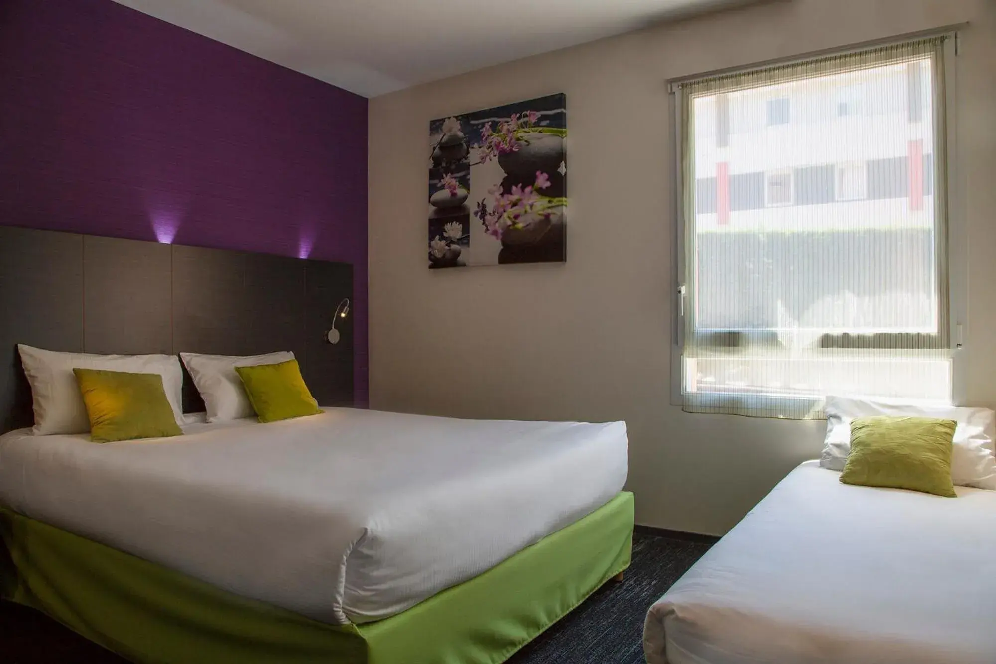 Triple Room with 1 Double bed and 1 Single Bed in Kyriad Direct Limoges Nord Triple Room with 1 Double bed and 1 Single Bed in Kyriad Direct Limoges Nord