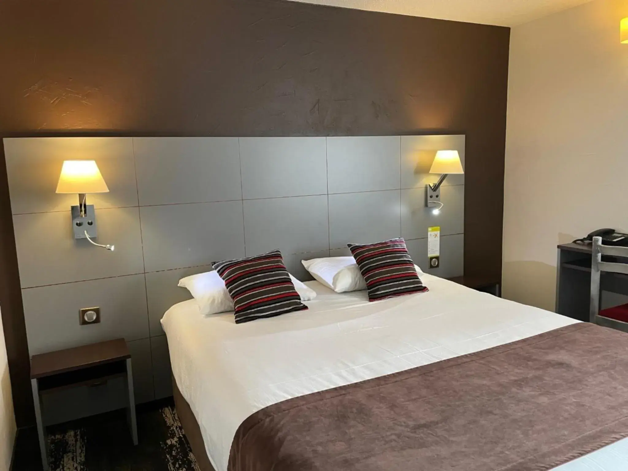 1 Double Bed in Kyriad Direct Limoges Nord 1 Double Bed in Kyriad Direct Limoges Nord