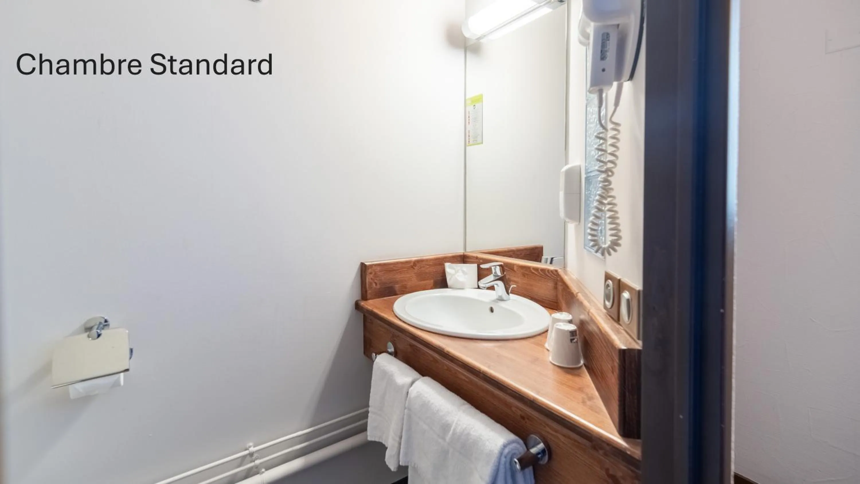 Shower in Kyriad Direct Limoges Nord