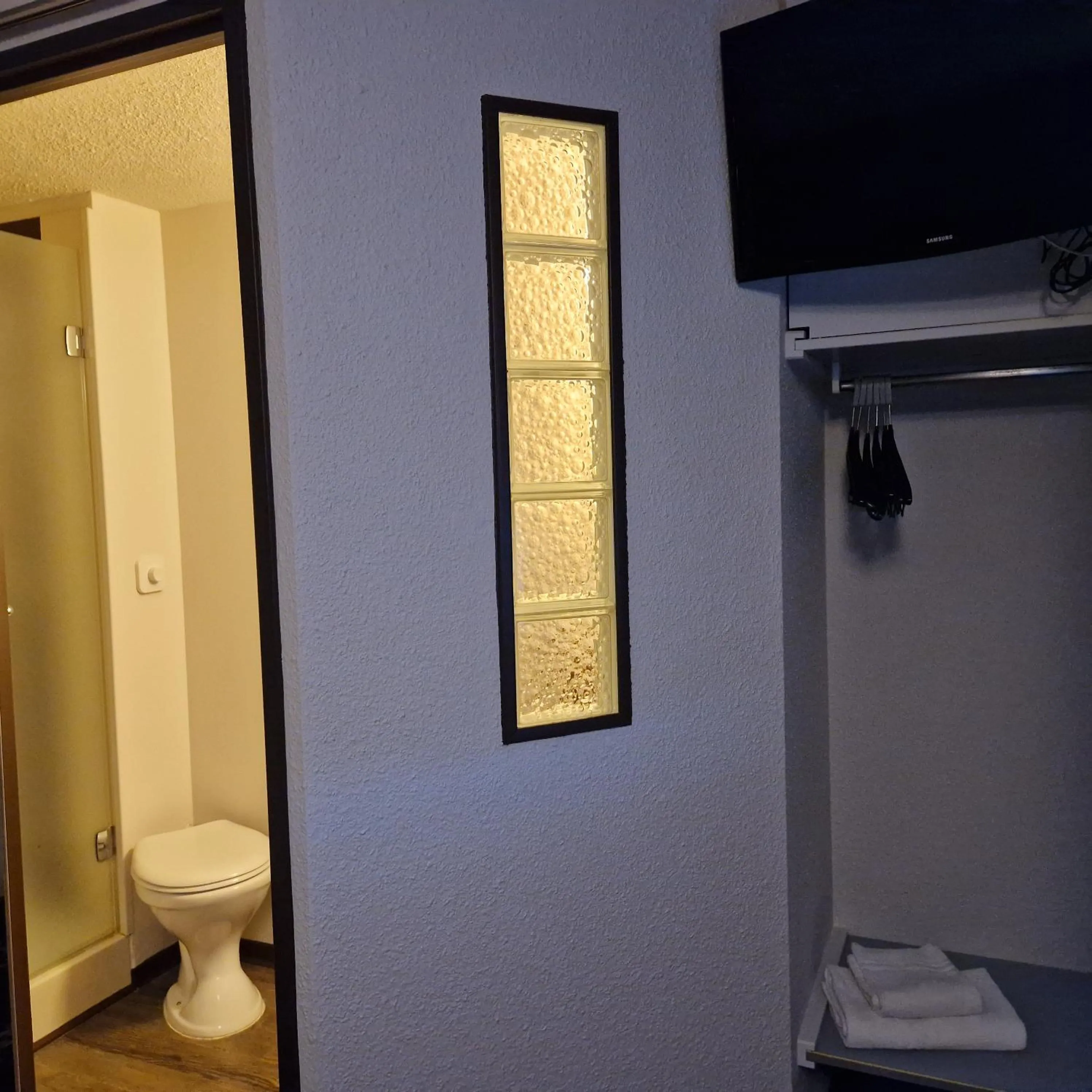 Toilet in Kyriad Direct Limoges Nord