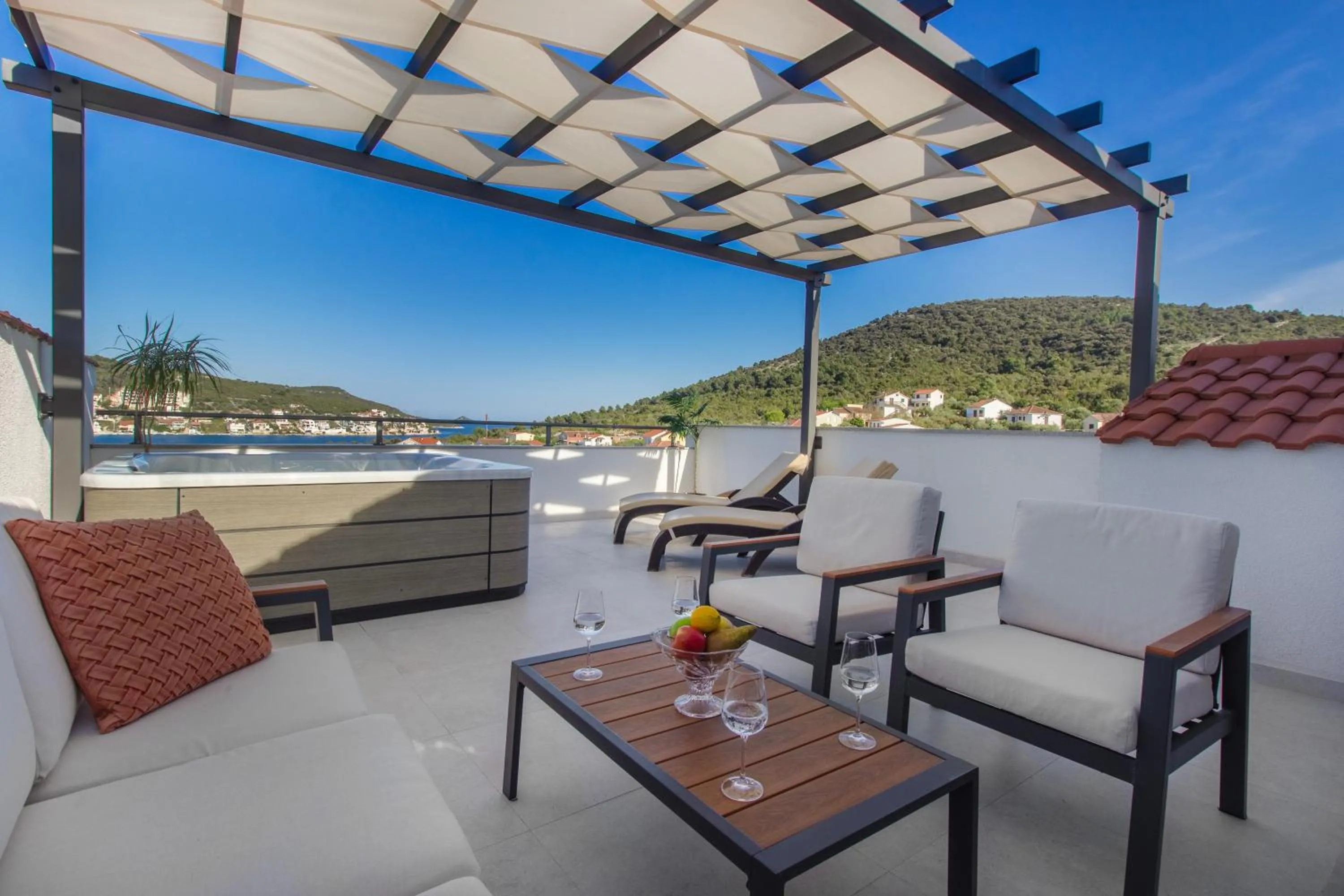 Villa Dalmatian Child with swimming pool, close to the beach