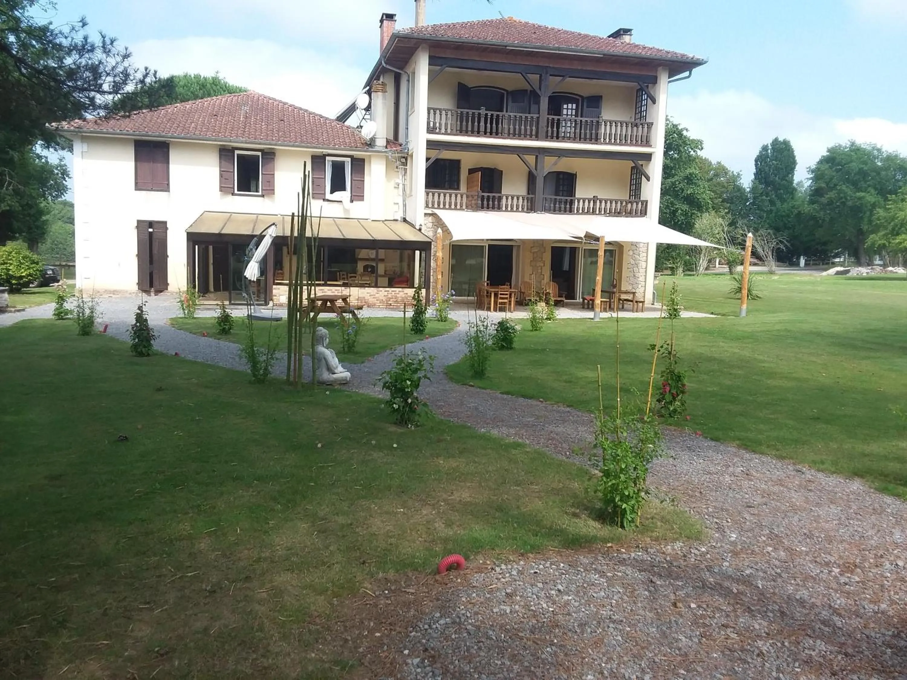 Property building in maison d'hôtes labastide