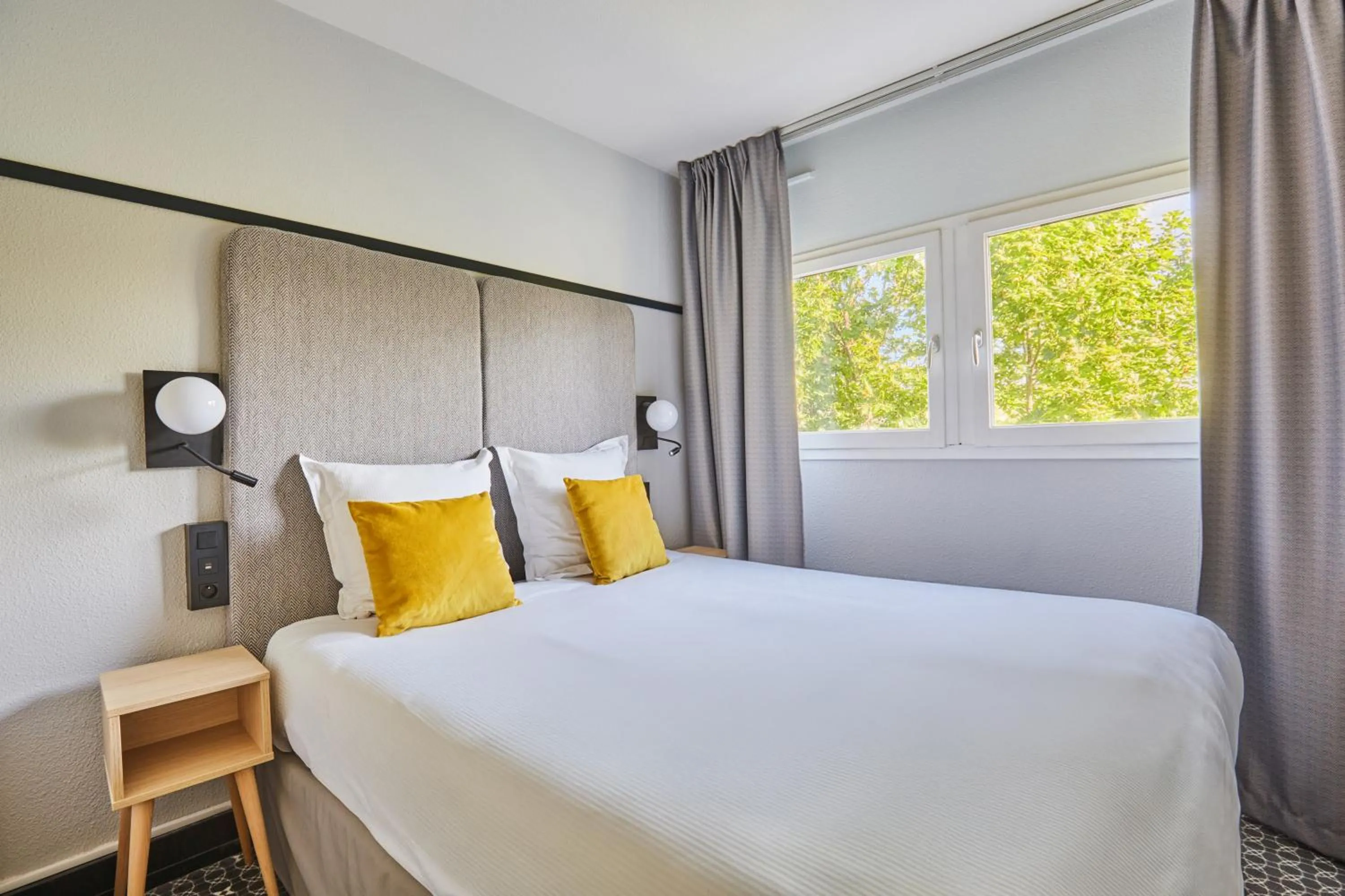 Bedroom, Bed in Appart Hotel Odalys City Aix en Provence L'Atrium