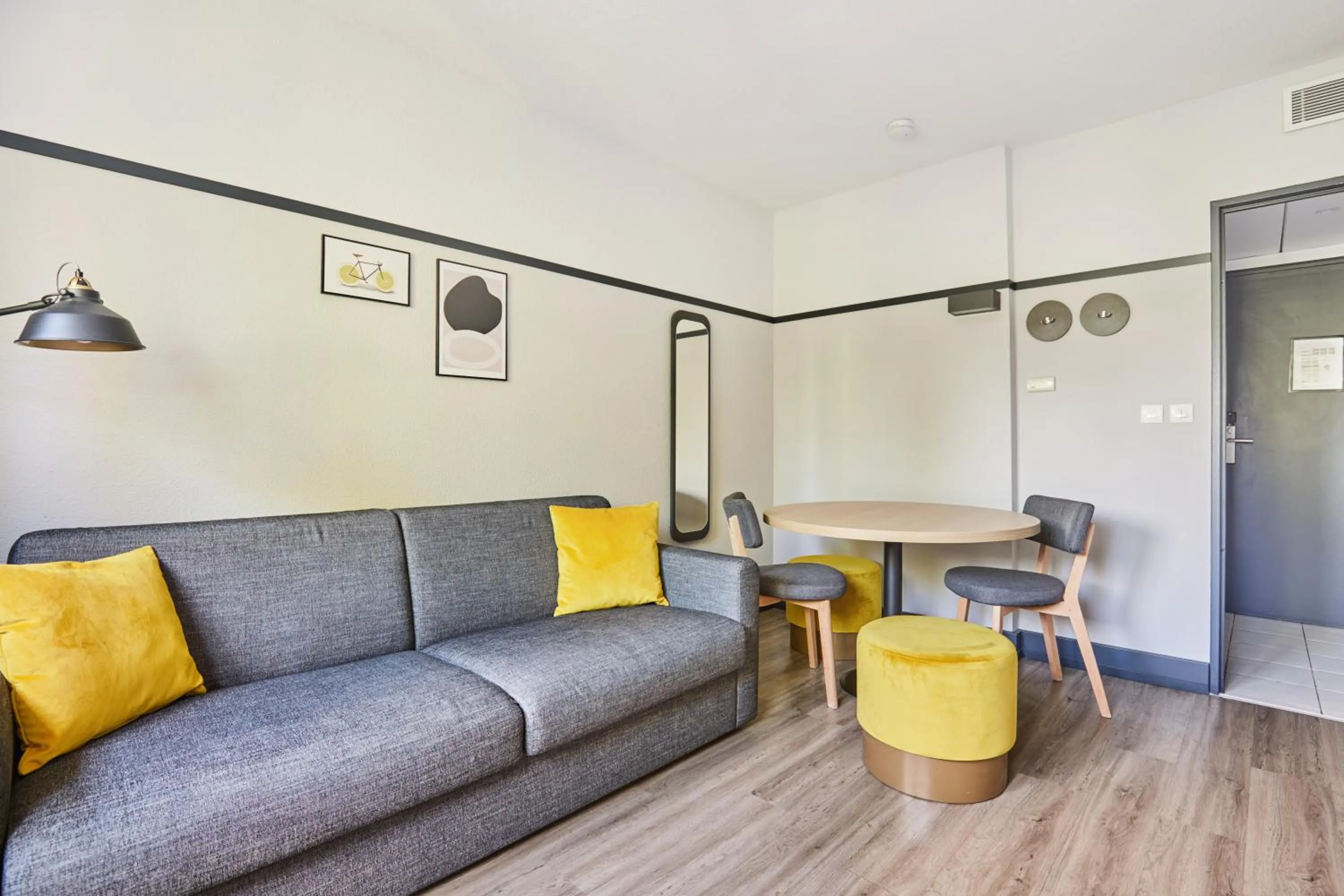 Seating area in Appart Hotel Odalys City Aix en Provence L'Atrium