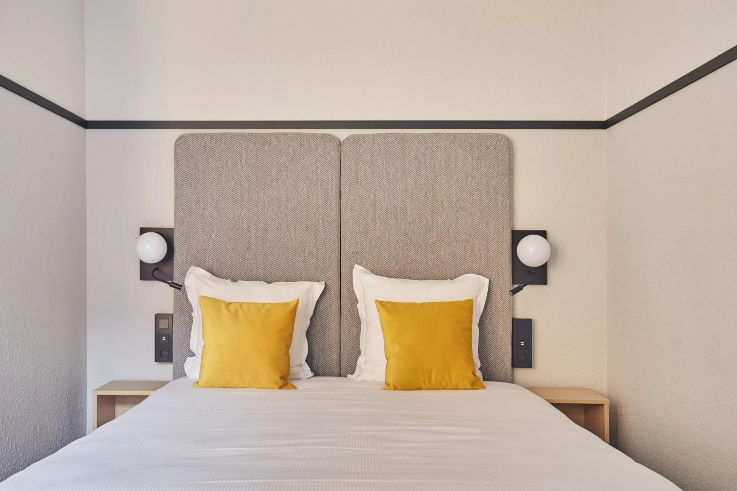 Bedroom, Bed in Appart Hotel Odalys City Aix en Provence L'Atrium