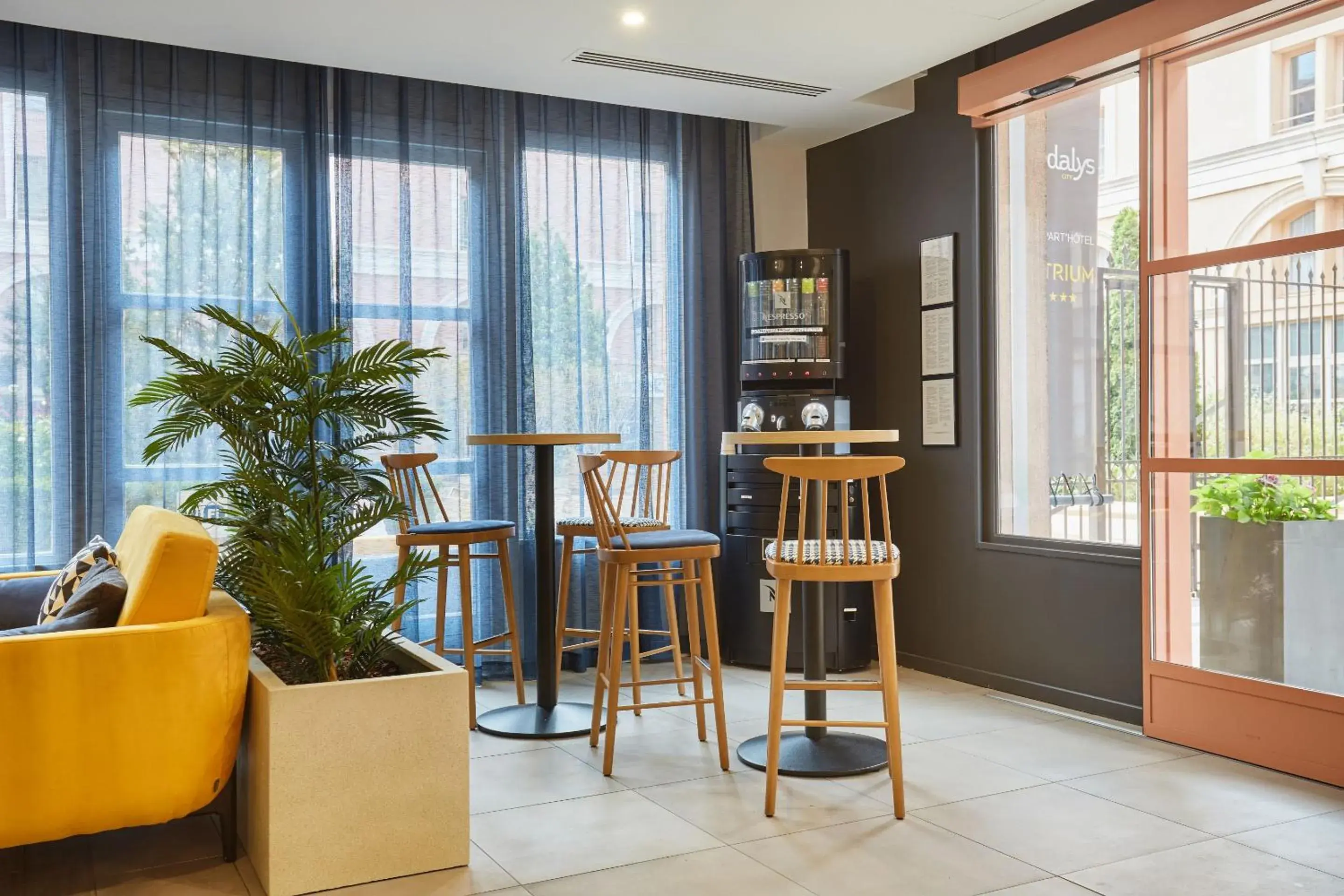 Lobby or reception in Appart Hotel Odalys City Aix en Provence L'Atrium Lobby or reception in Appart Hotel Odalys City Aix en Provence L'Atrium