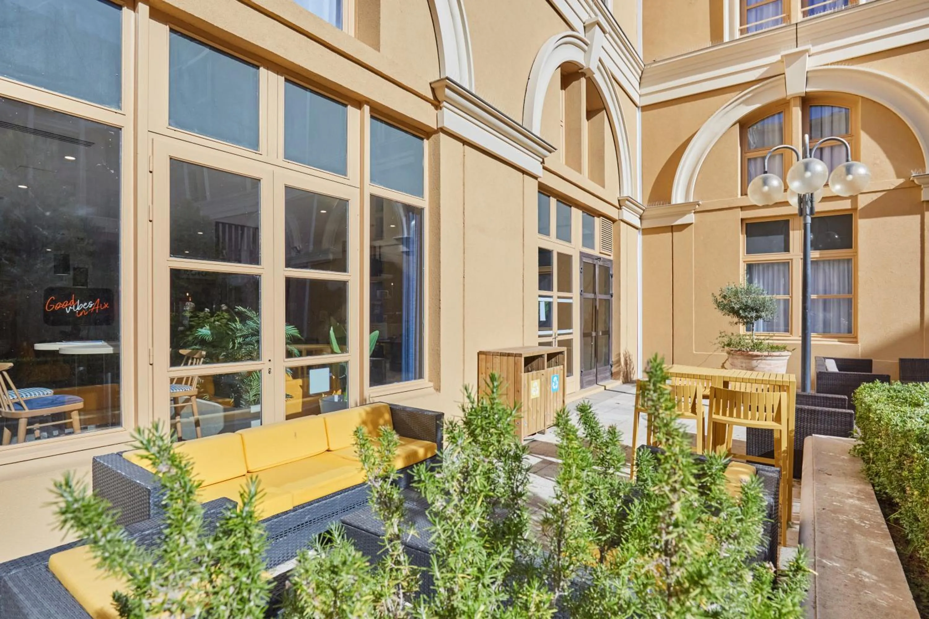 Patio in Appart Hotel Odalys City Aix en Provence L'Atrium