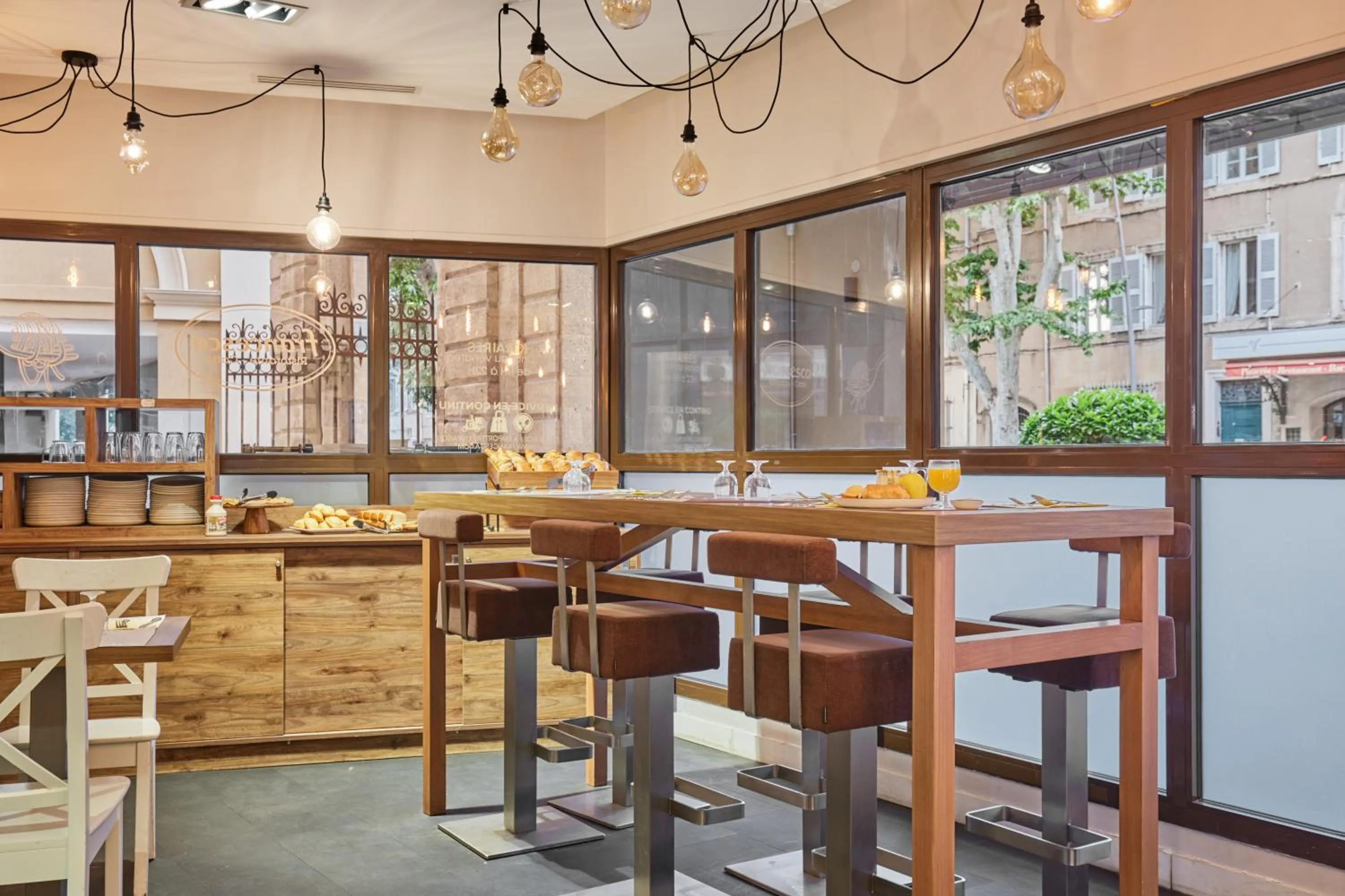 Breakfast in Appart Hotel Odalys City Aix en Provence L'Atrium