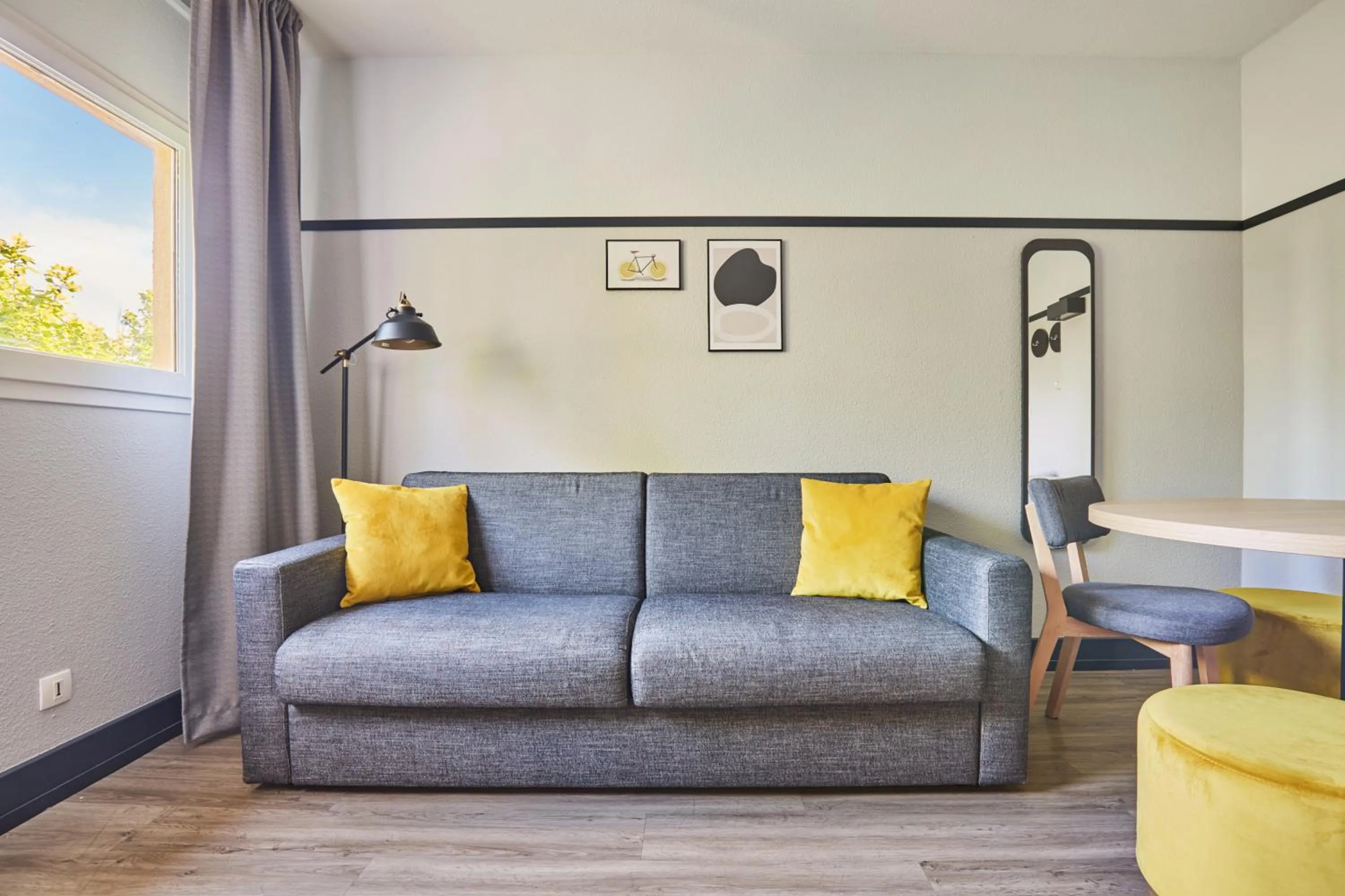 Seating area in Appart Hotel Odalys City Aix en Provence L'Atrium