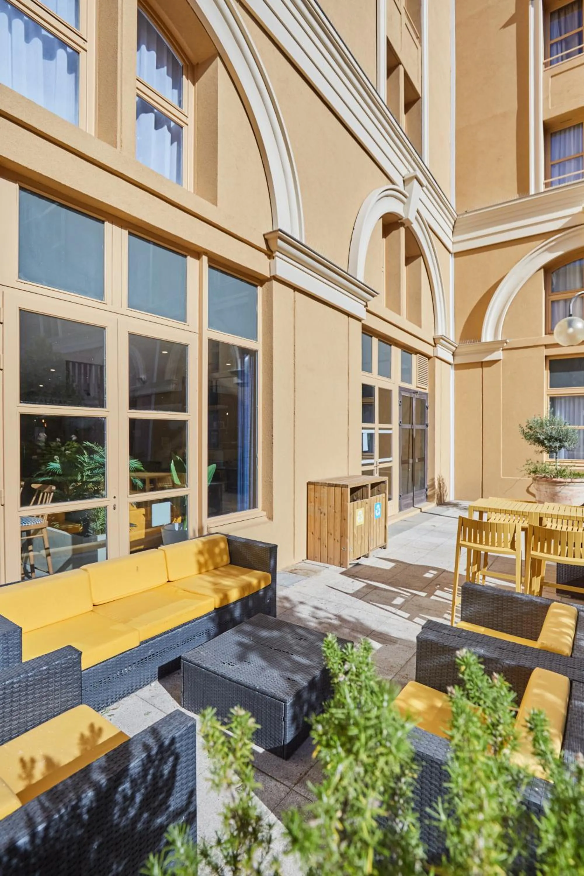 Patio in Appart Hotel Odalys City Aix en Provence L'Atrium