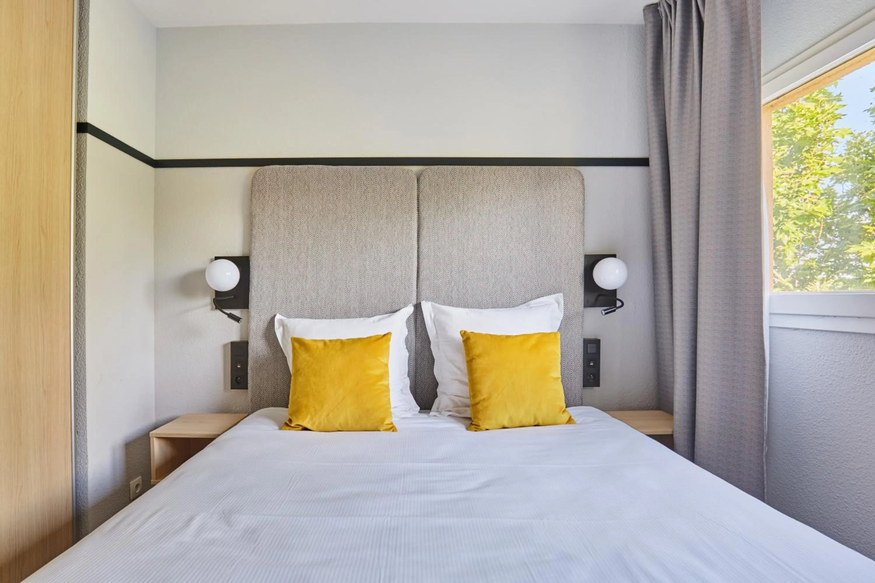 Bedroom, Bed in Appart Hotel Odalys City Aix en Provence L'Atrium