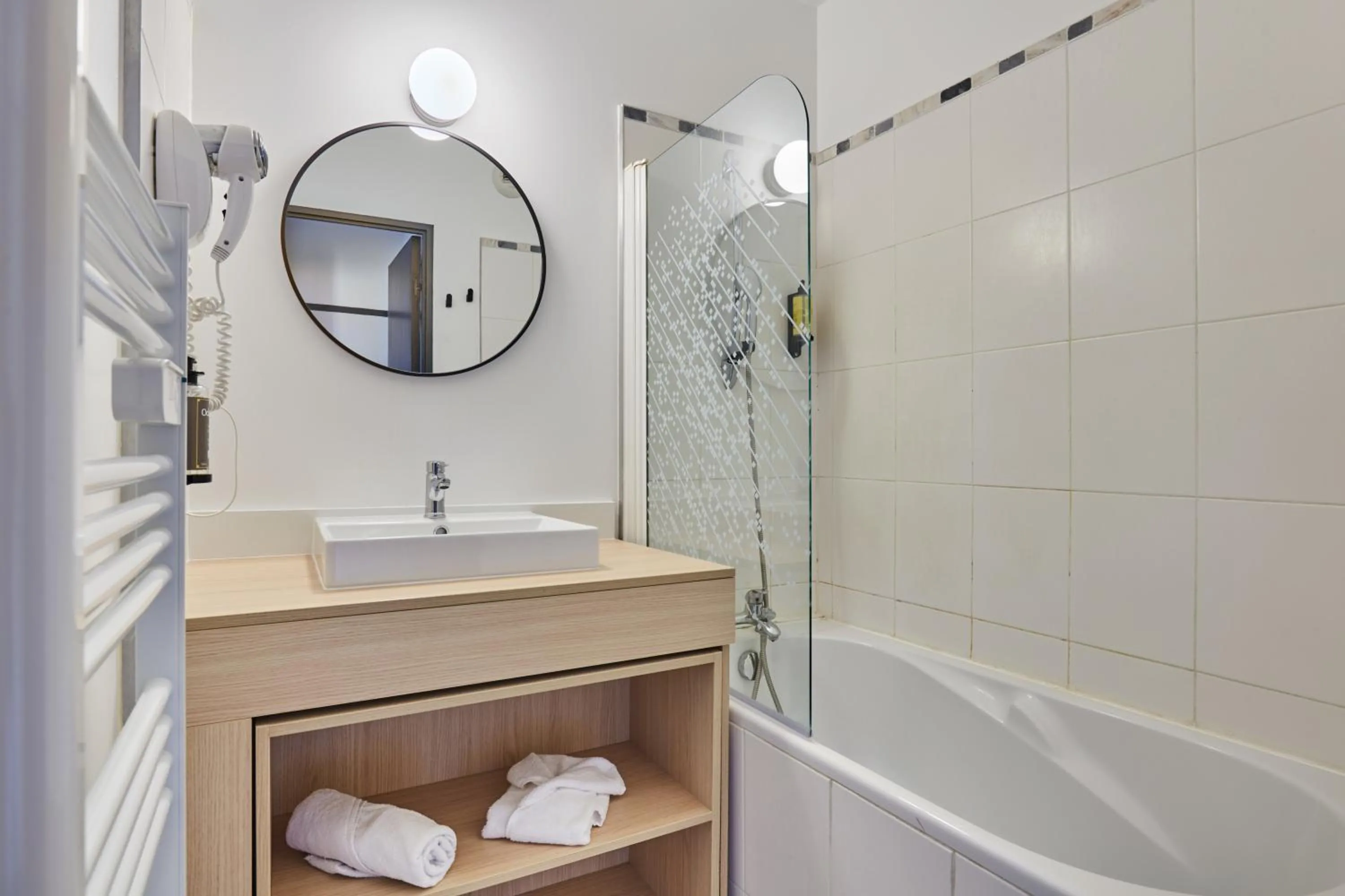 Bathroom in Appart Hotel Odalys City Aix en Provence L'Atrium