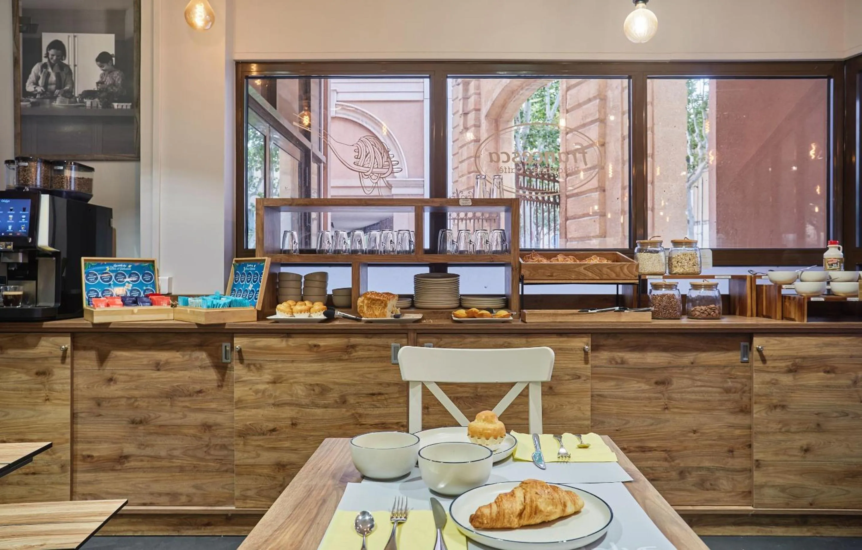 Buffet breakfast in Appart Hotel Odalys City Aix en Provence L'Atrium