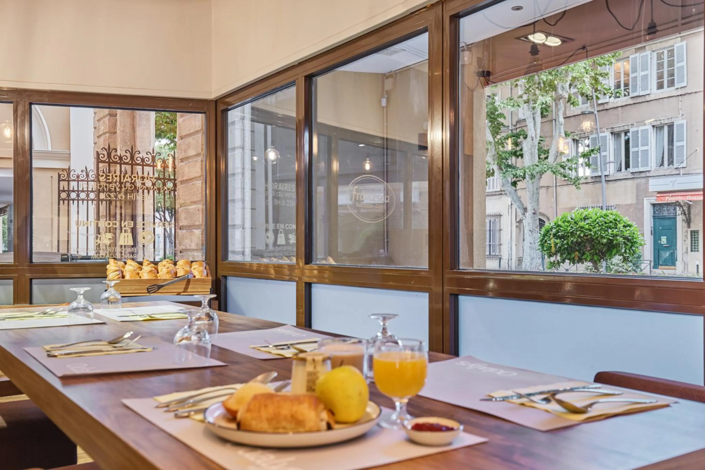 Breakfast in Appart Hotel Odalys City Aix en Provence L'Atrium