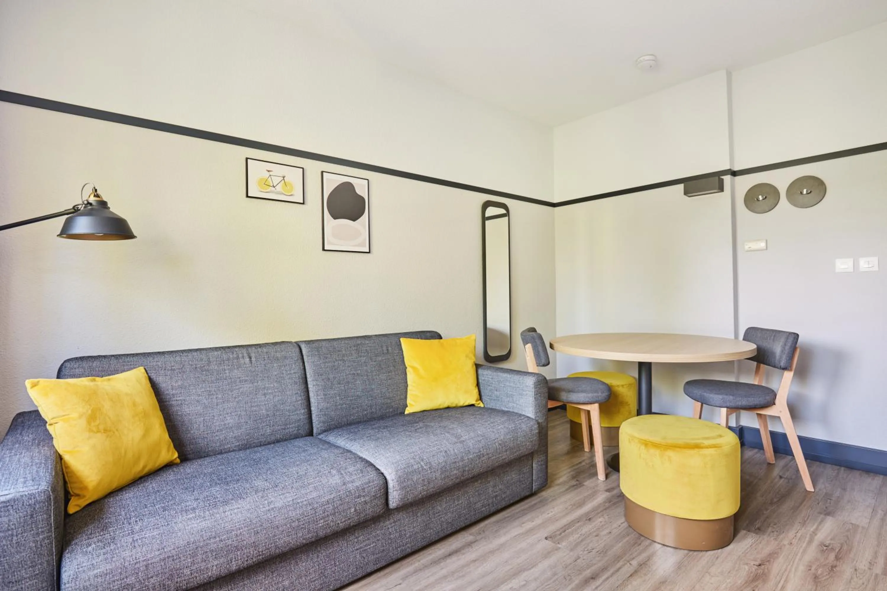 Seating area in Appart Hotel Odalys City Aix en Provence L'Atrium