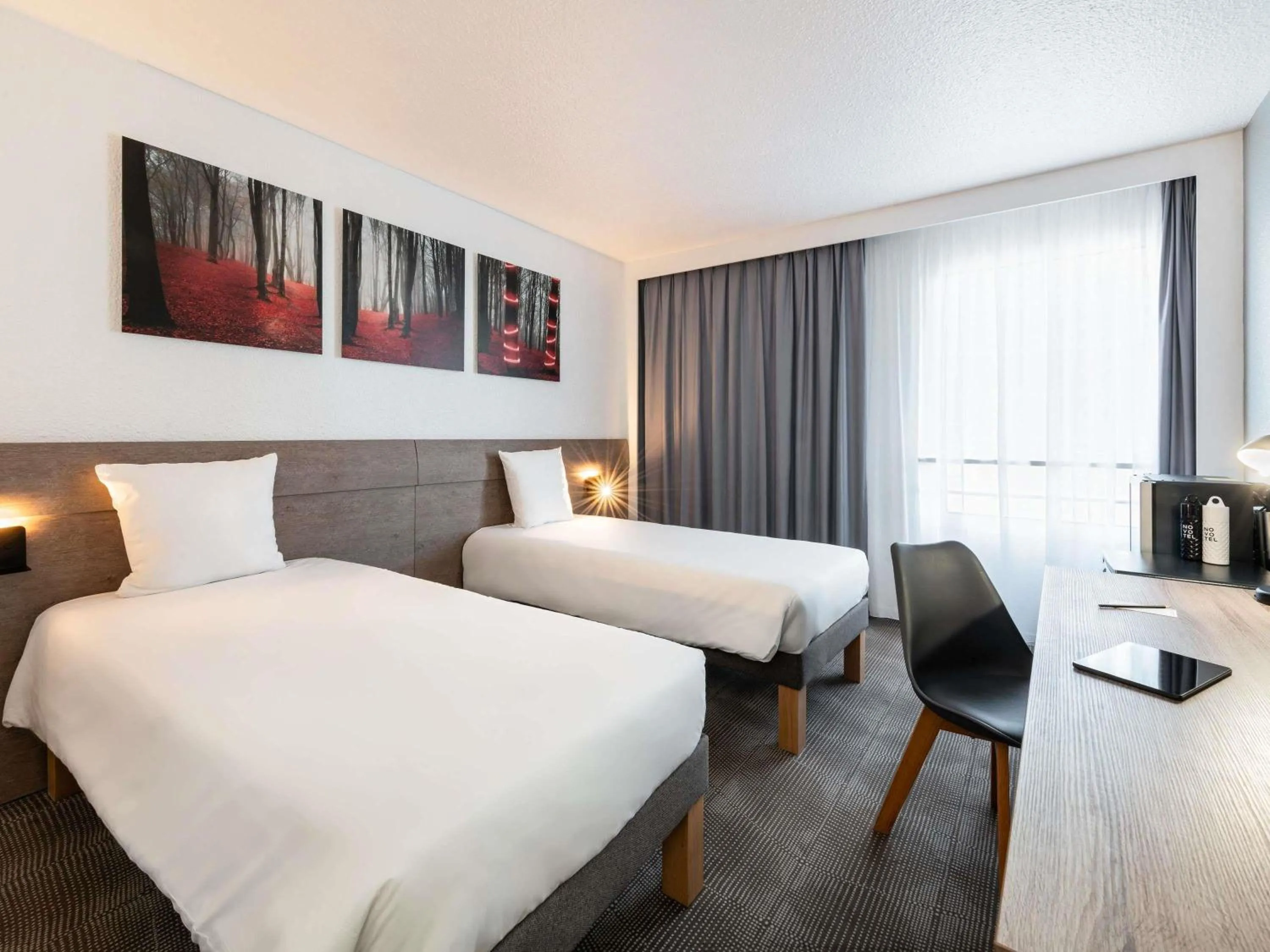 Bedroom, Bed in Novotel Paris Est