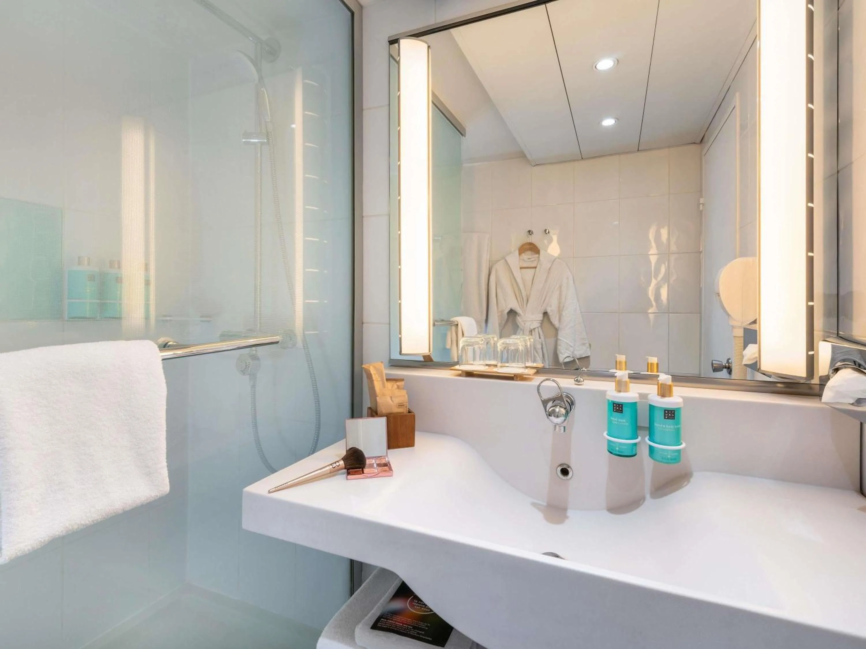 Bedroom in Novotel Paris Est