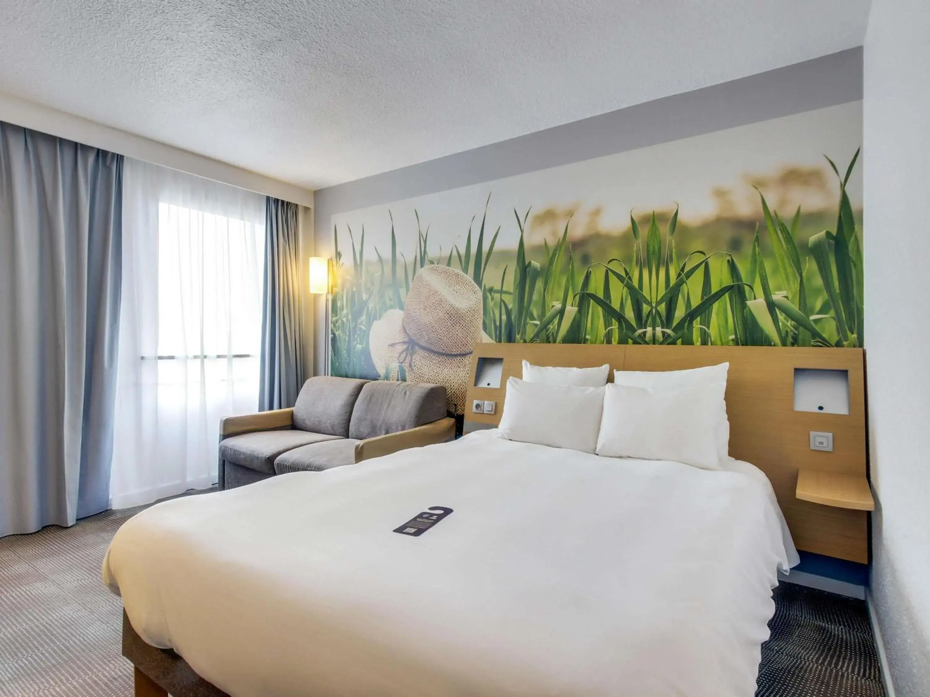 Superior Queen Room in Novotel Paris Est Superior Queen Room in Novotel Paris Est