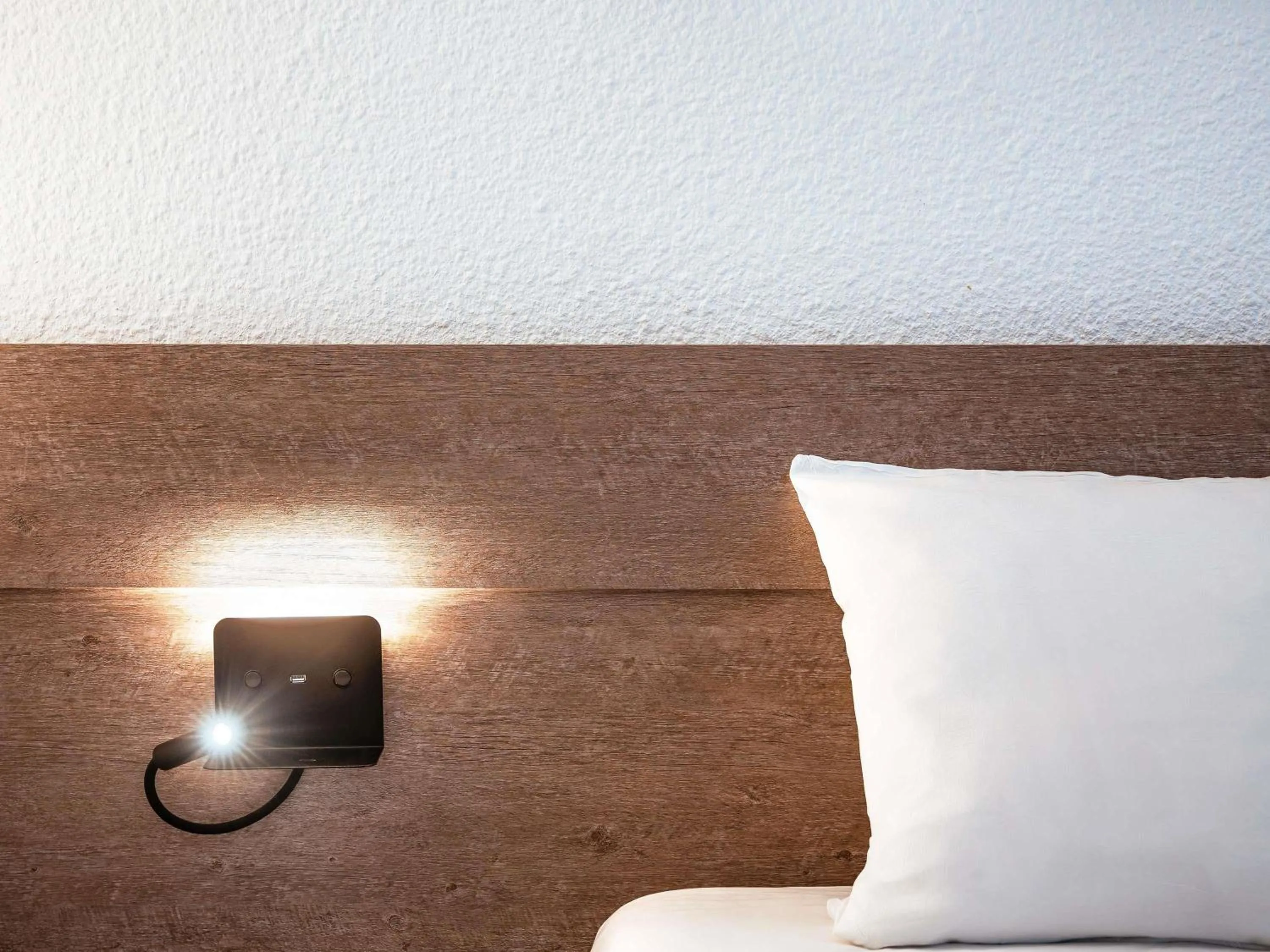 Bedroom in Novotel Paris Est