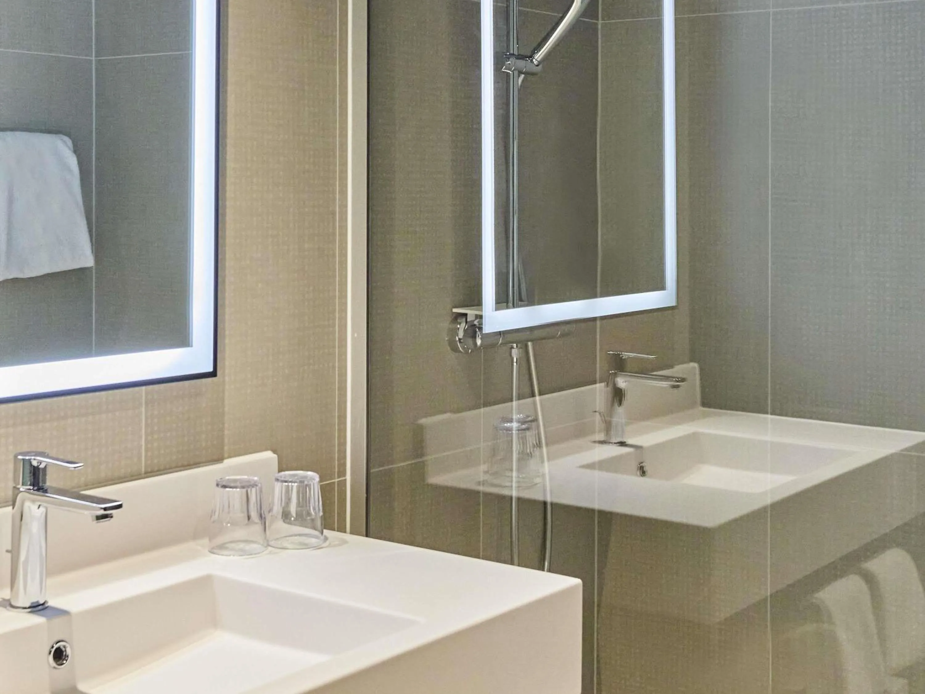 Bedroom in Novotel Paris Est