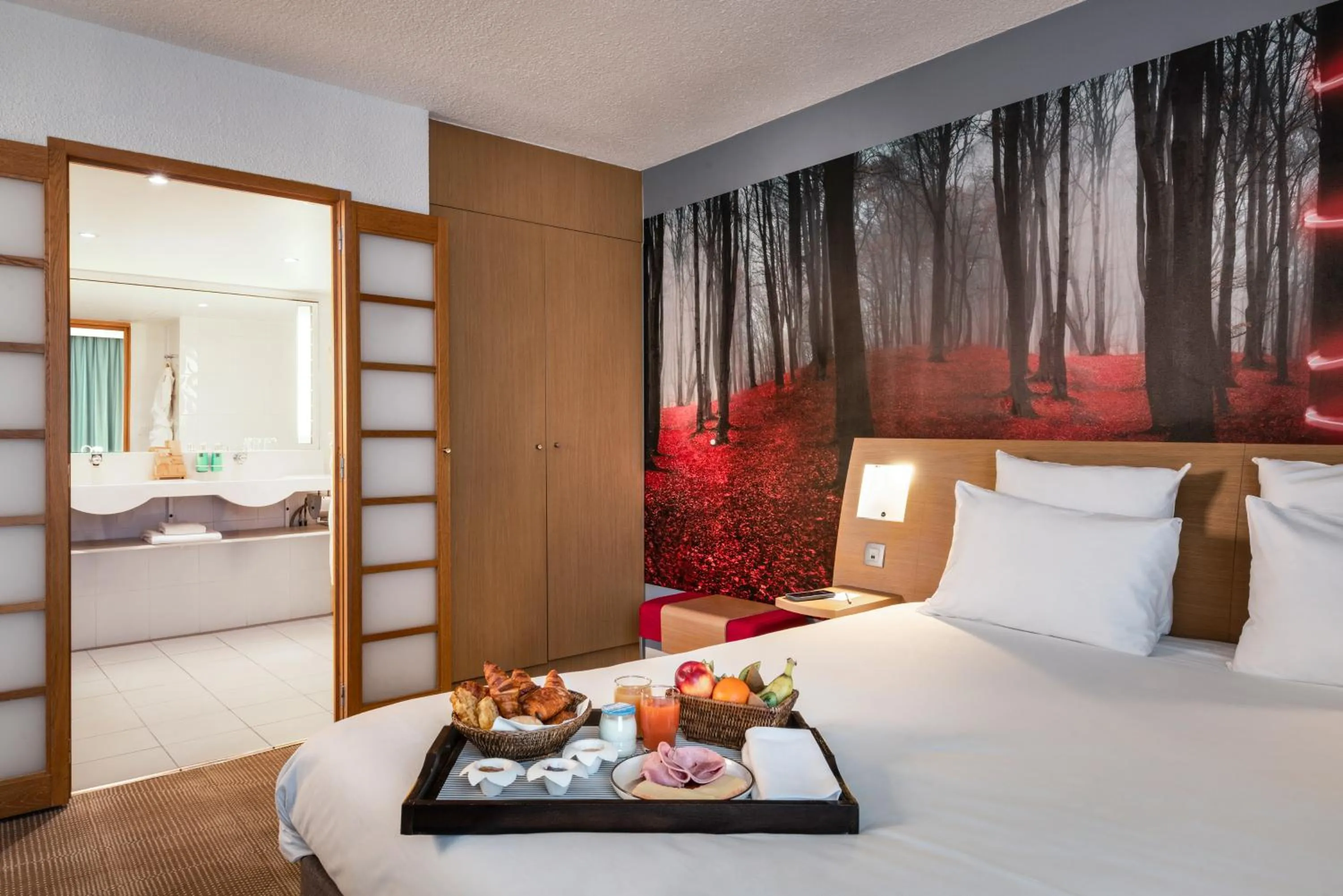 Photo of the whole room, Bed in Novotel Paris Est