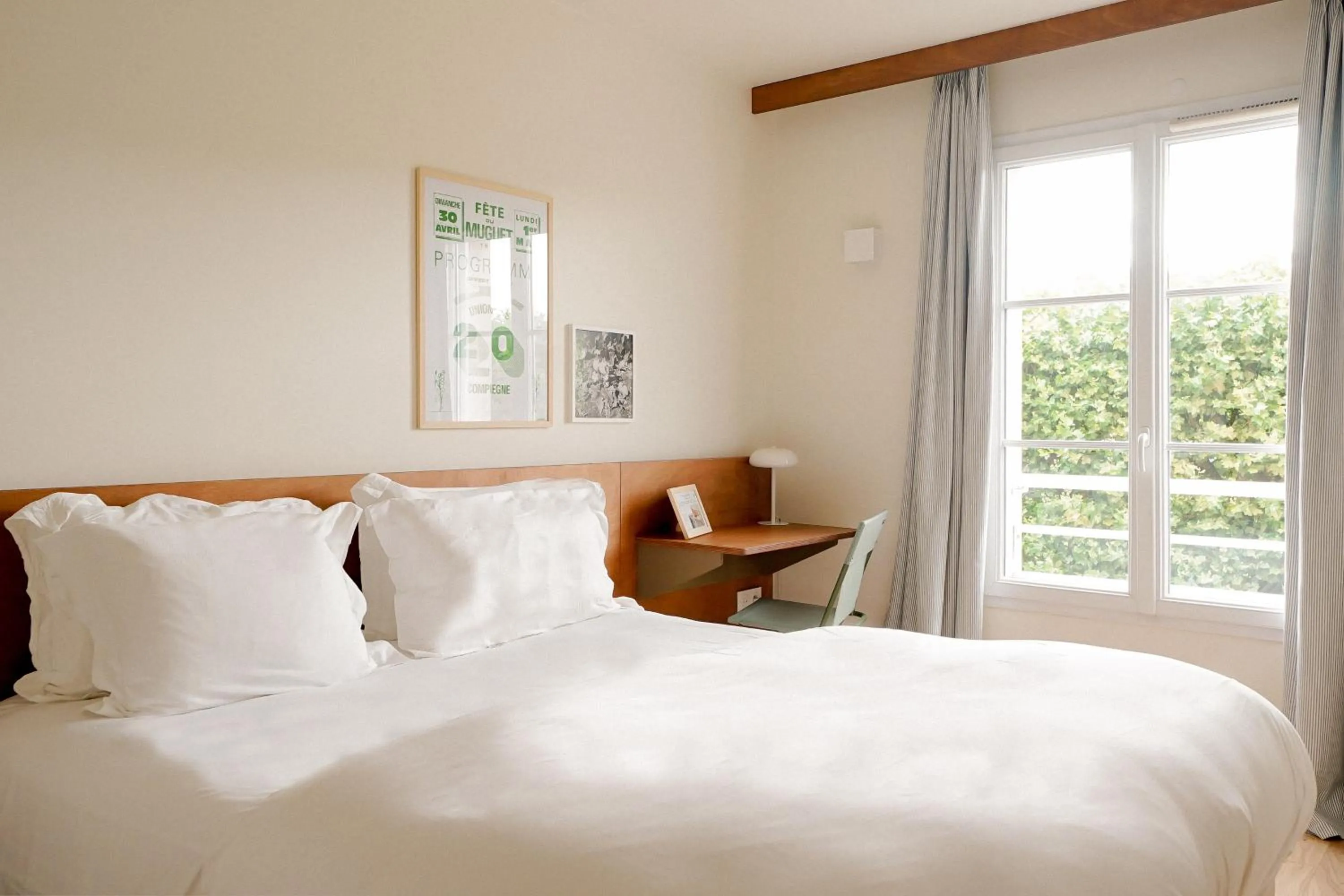 Bed in Hôtel Les Beaux Arts