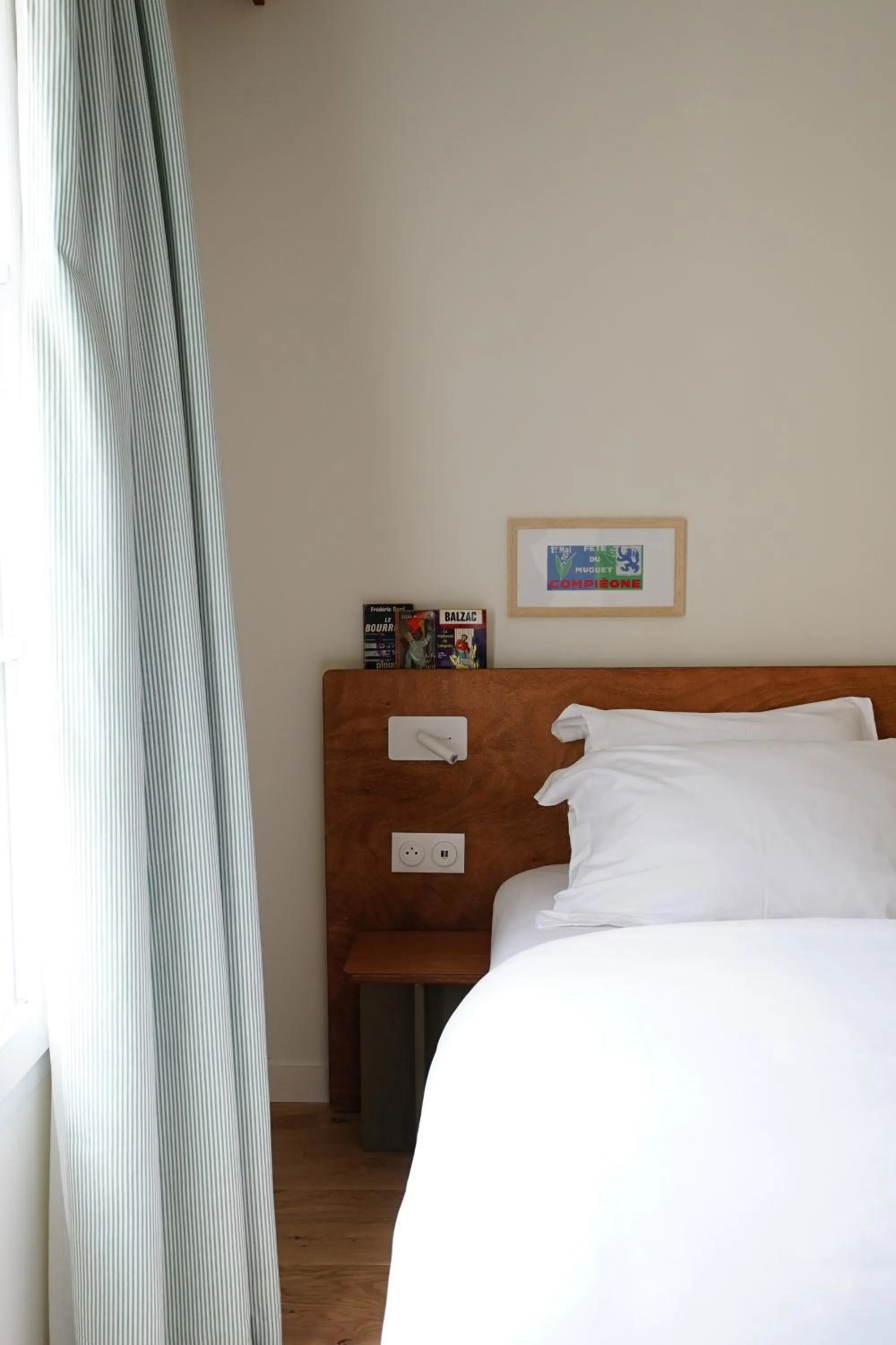 Bed in Hôtel Les Beaux Arts