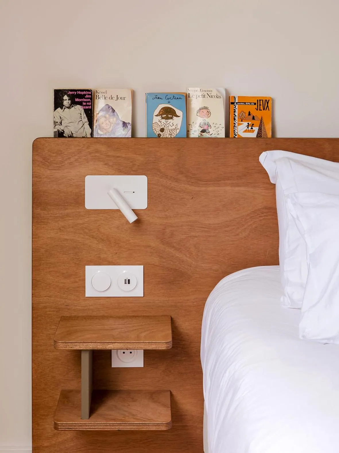 Bed in ALFRED HOTELS Compiègne