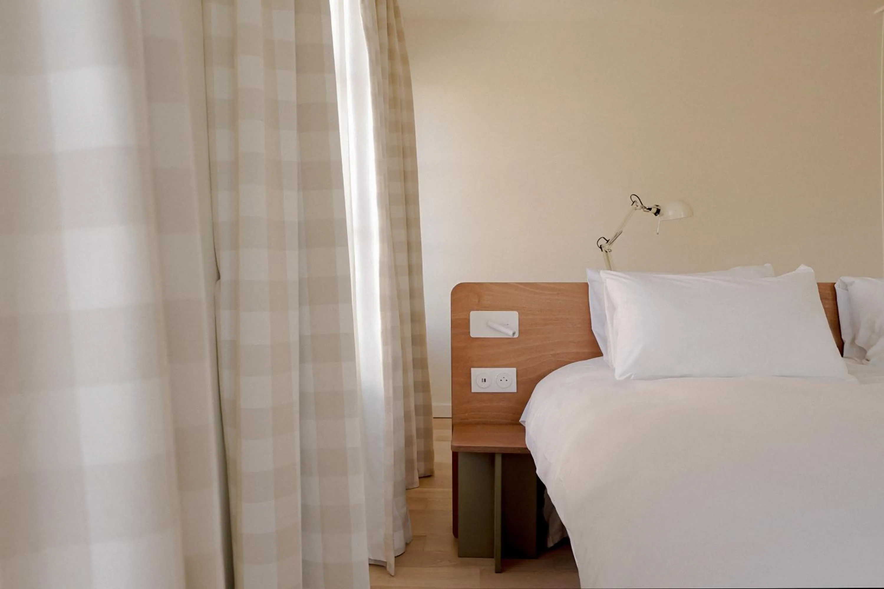 Bed in Hôtel Les Beaux Arts