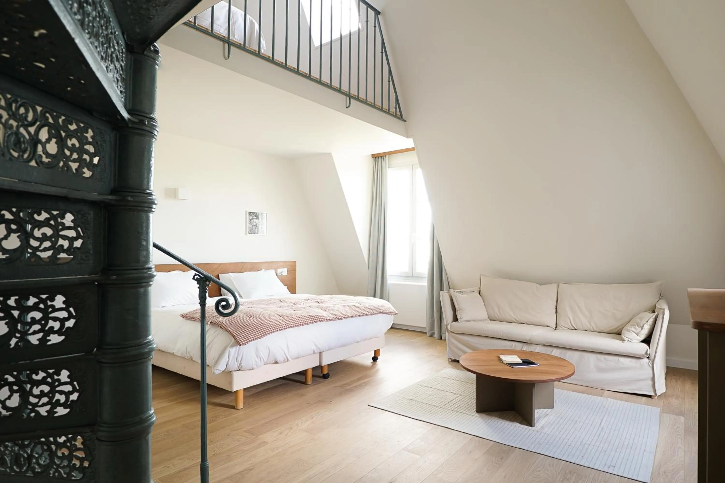 Bed in Hôtel Les Beaux Arts