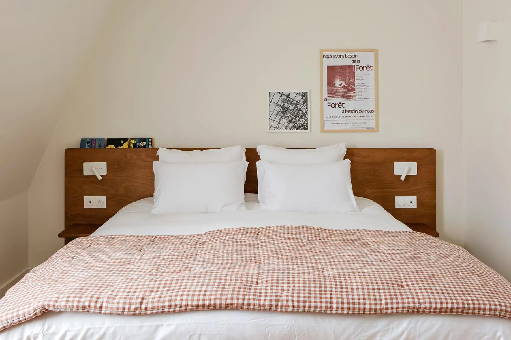 Bedroom, Bed in ALFRED HOTELS Compiègne