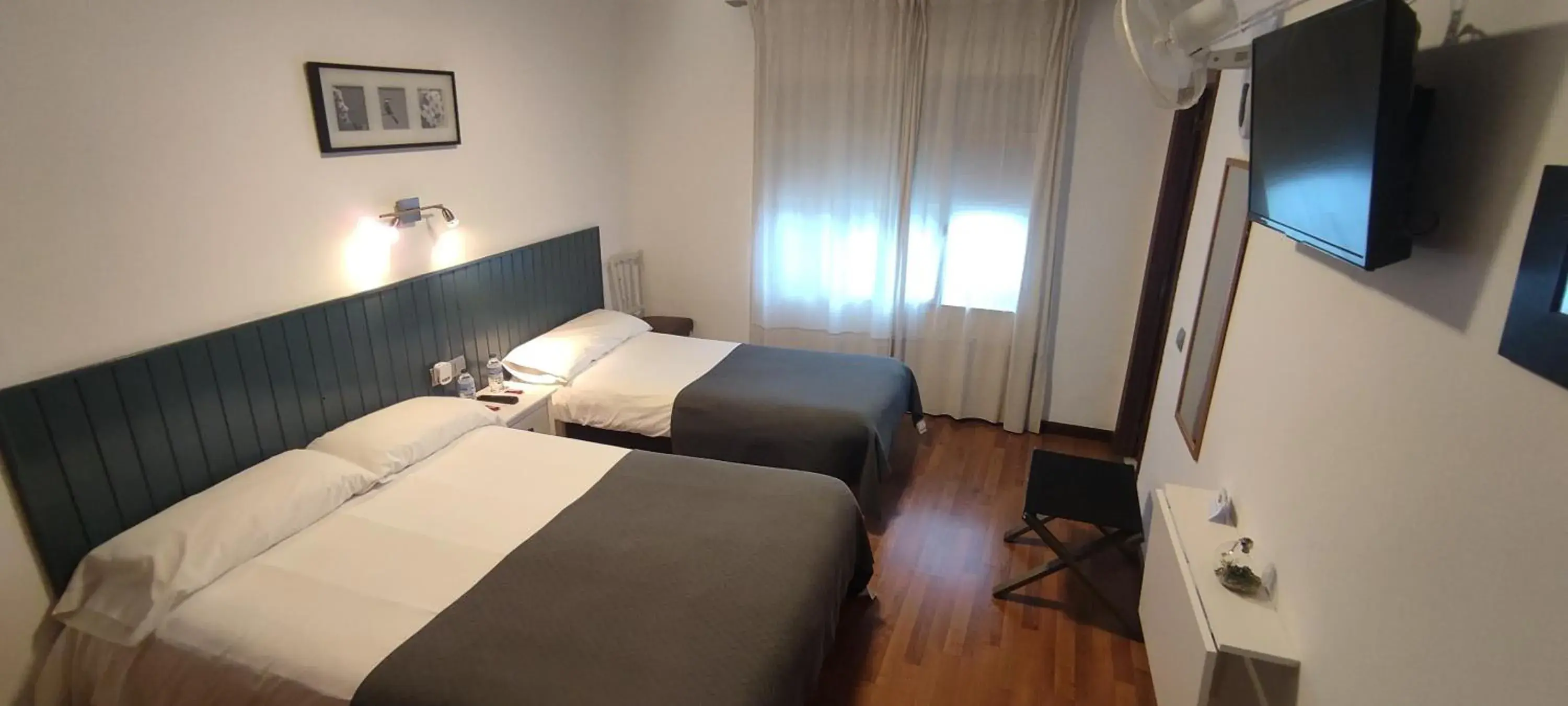 Family Room - single occupancy in Hostal Cruce Family Room - single occupancy in Hostal Cruce