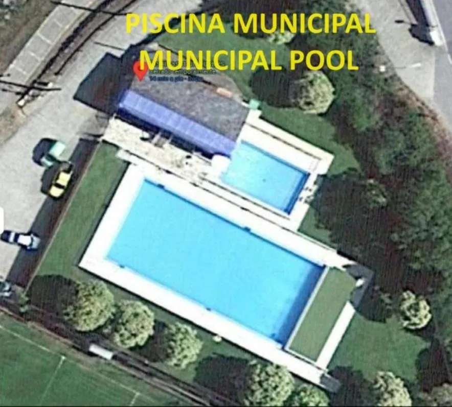 Swimming pool in Hostal Cruce