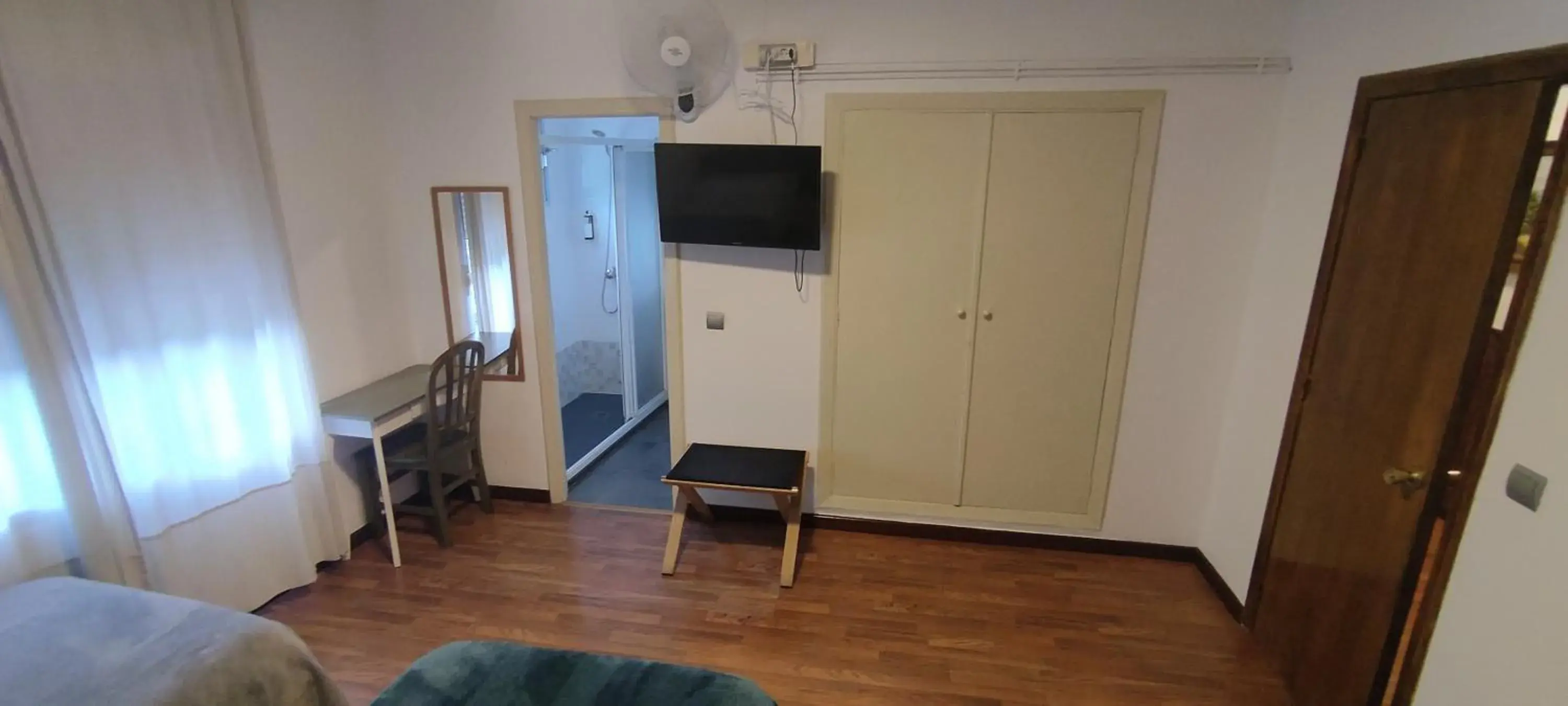 Triple Room - single occupancy in Hostal Cruce Triple Room - single occupancy in Hostal Cruce