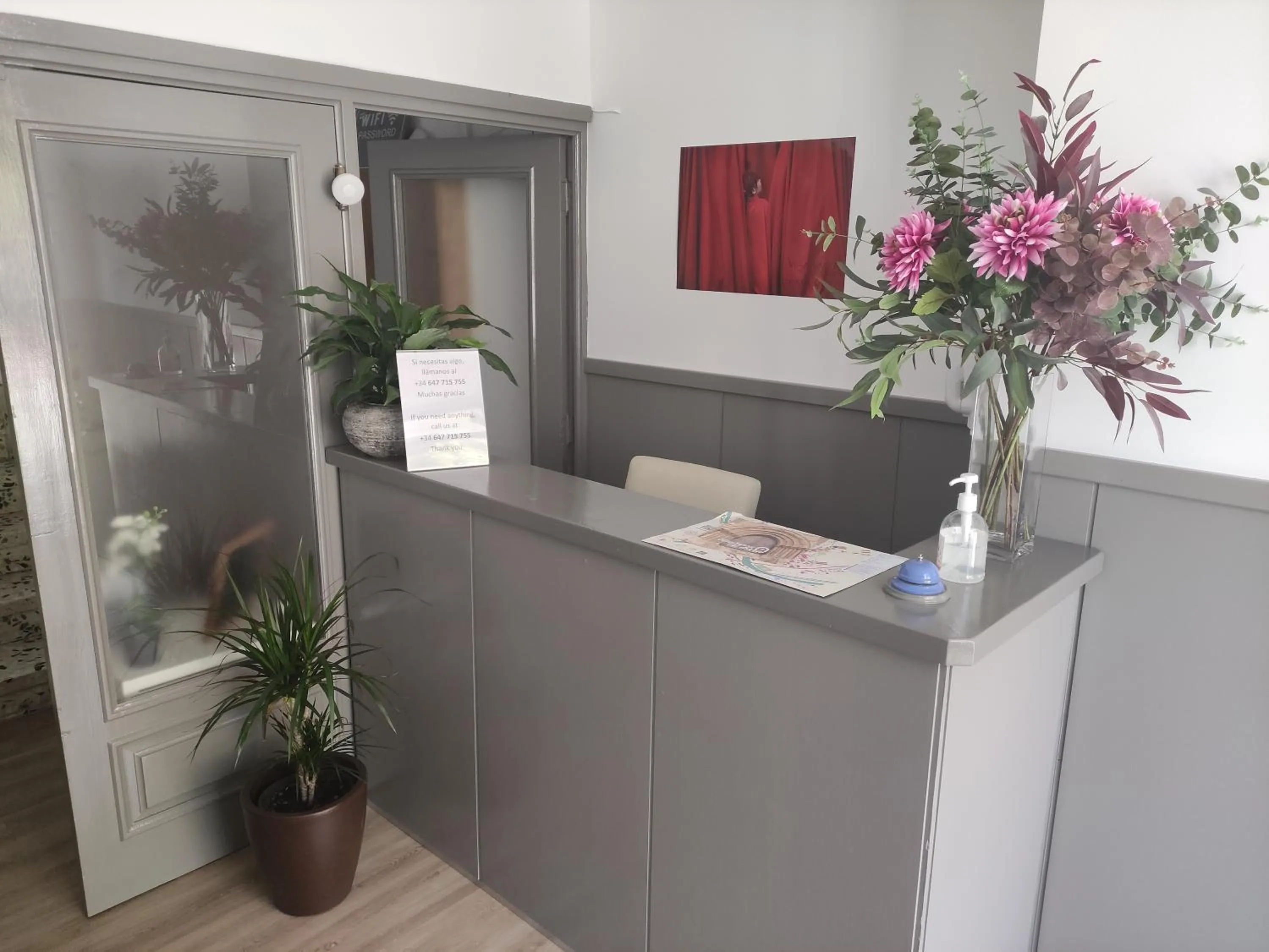 Lobby or reception in Hostal Cruce