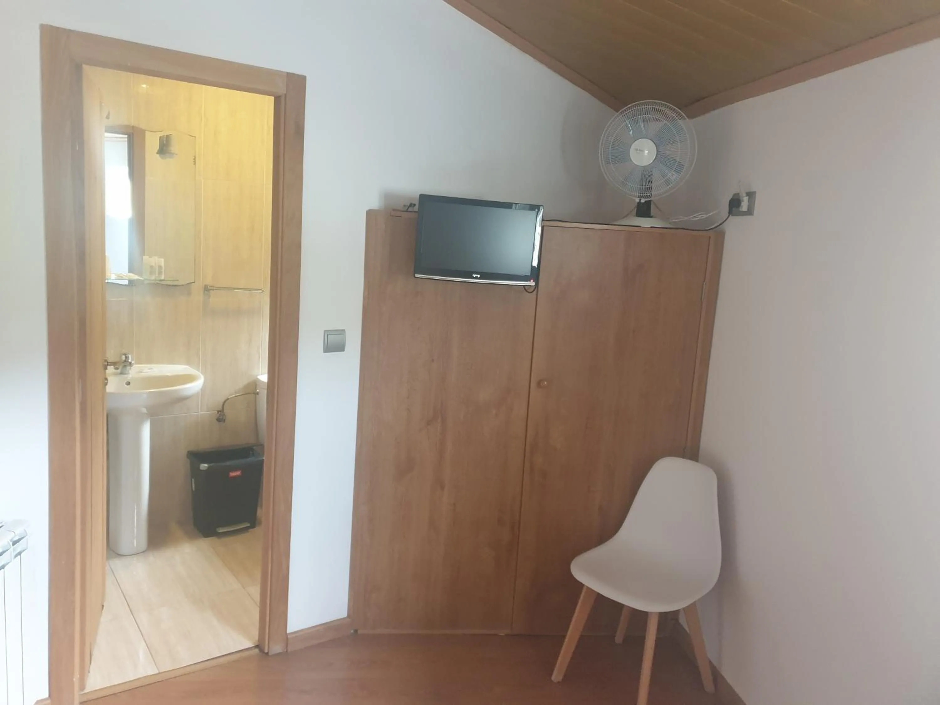 TV and multimedia in Hostal Cruce