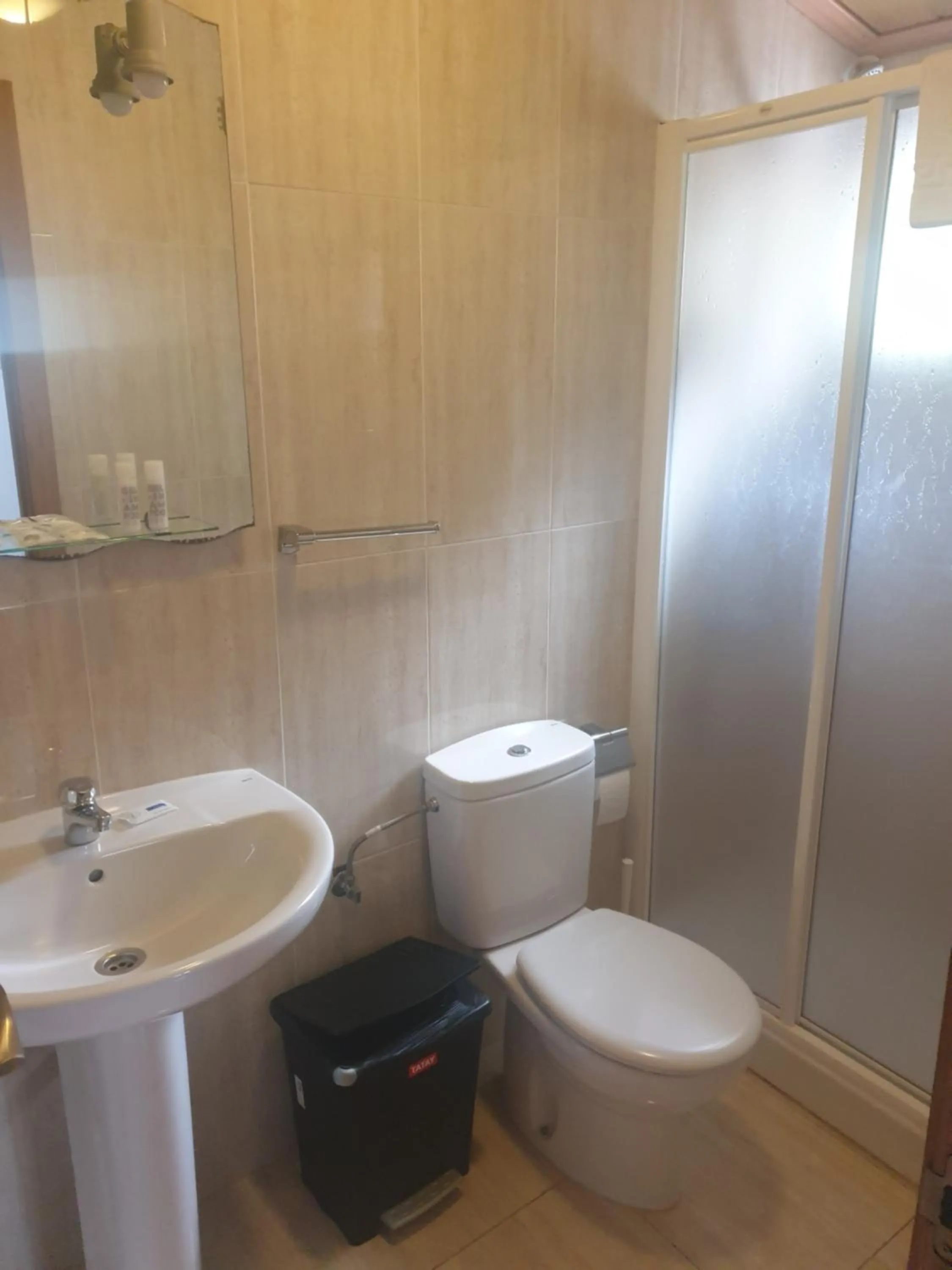 Bathroom in Hostal Cruce