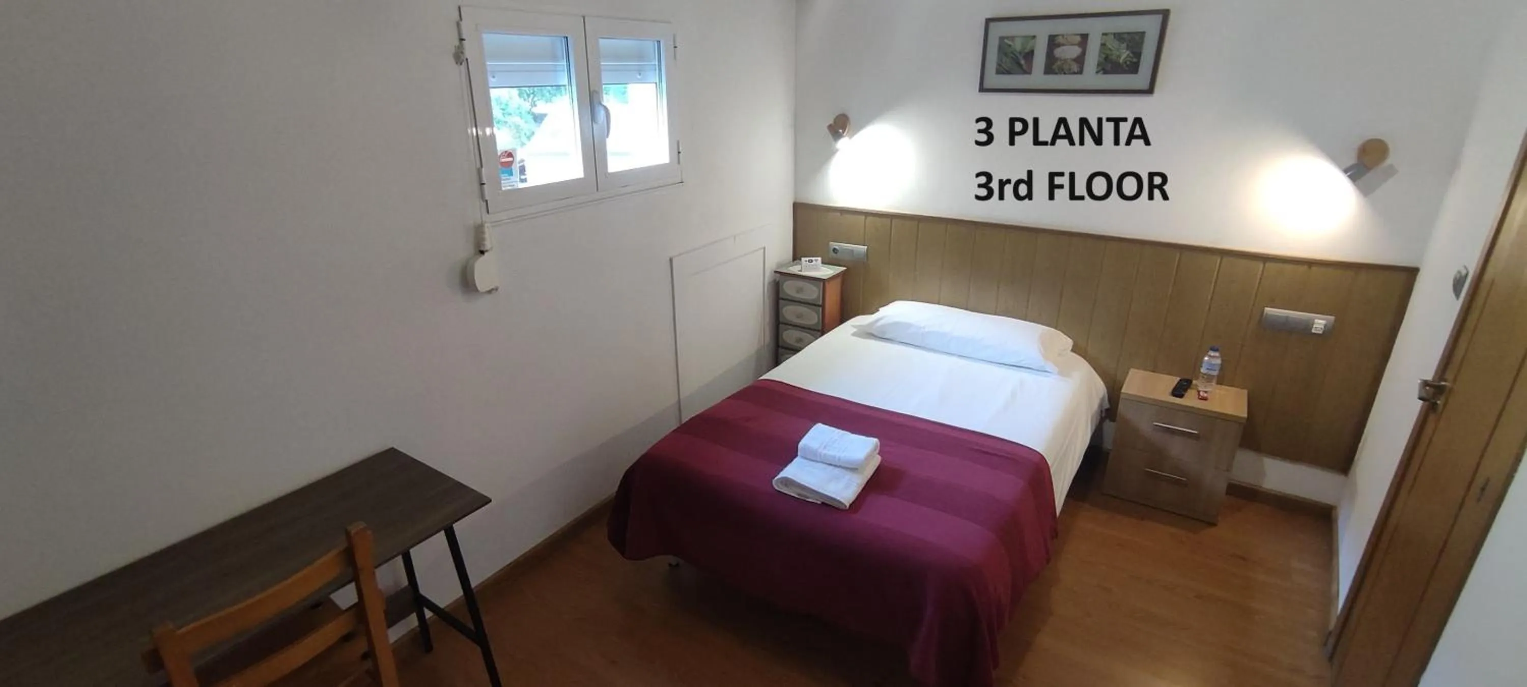 Bedroom, Bed in Hostal Cruce