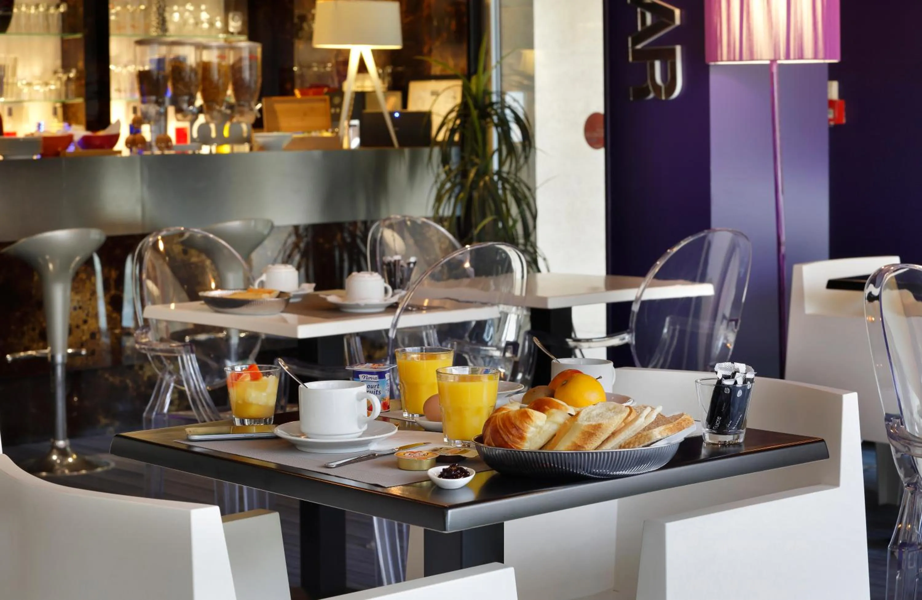Lounge or bar in Altos Hotel & Spa
