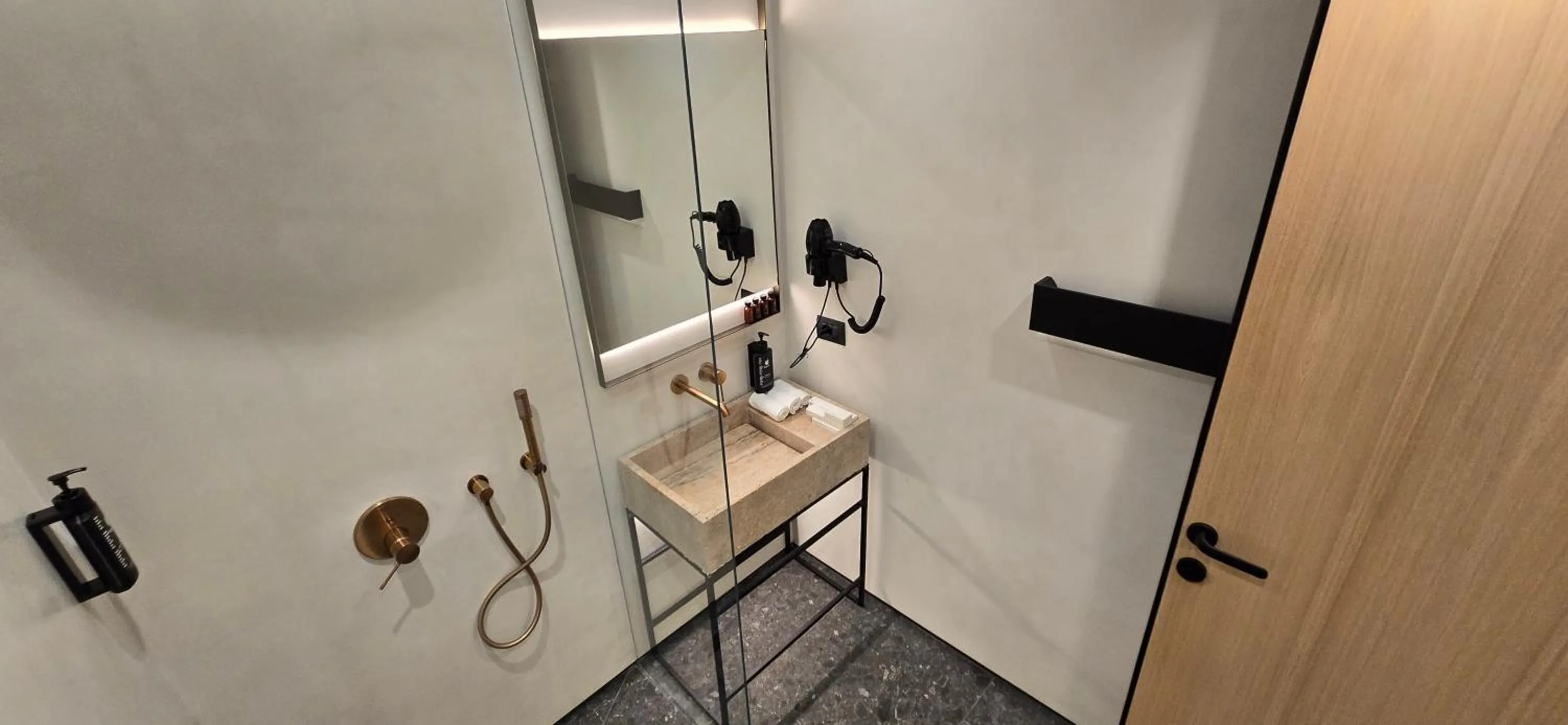 Bathroom in Lion Gate Hotel